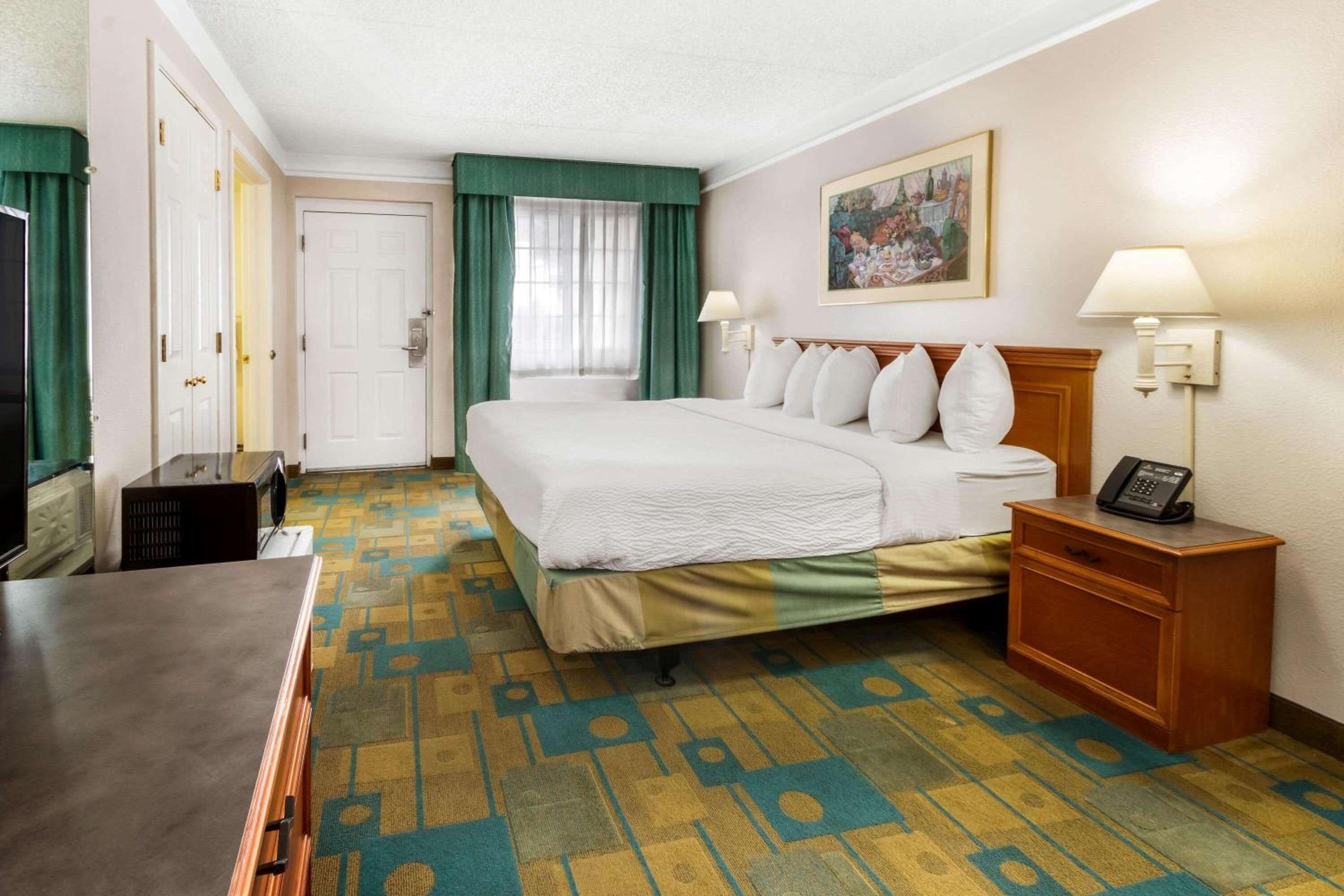 King Room - Disability Access - Photo 3