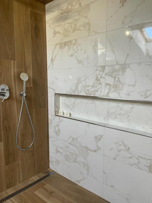 Apartment with Shower - Photo 6