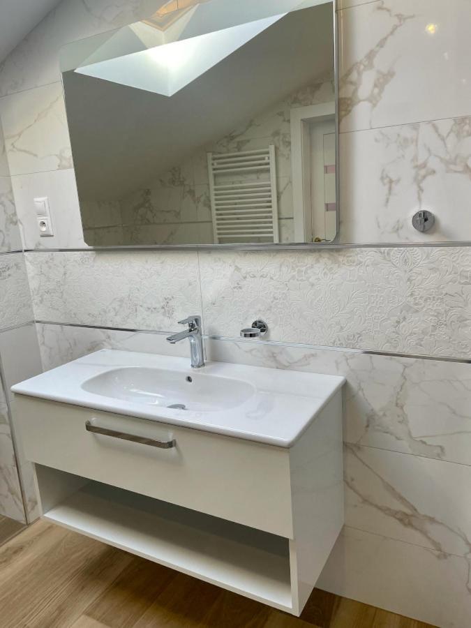 Apartment with Shower - Photo 11