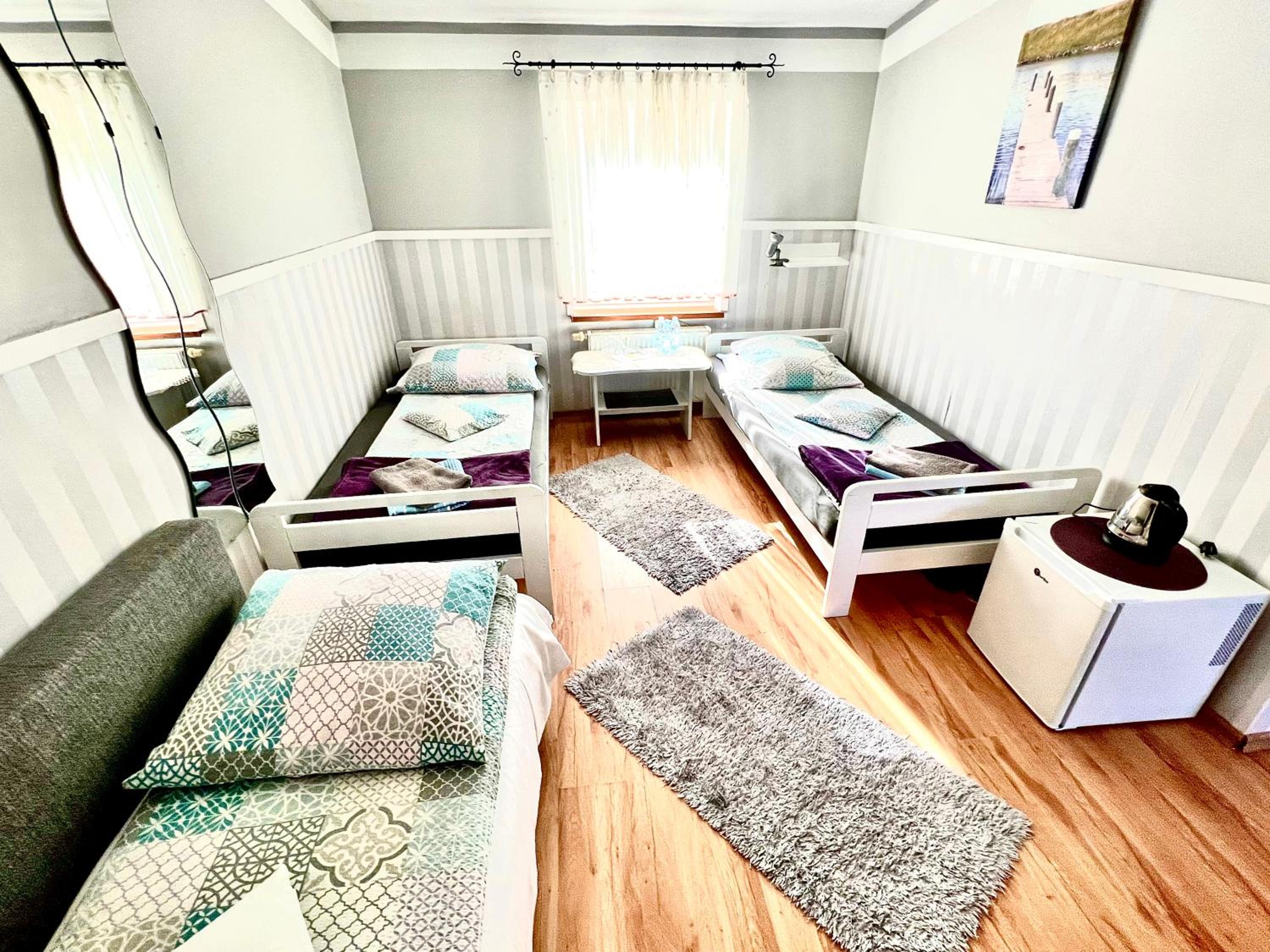 Triple Room with Bathroom - Photo 1