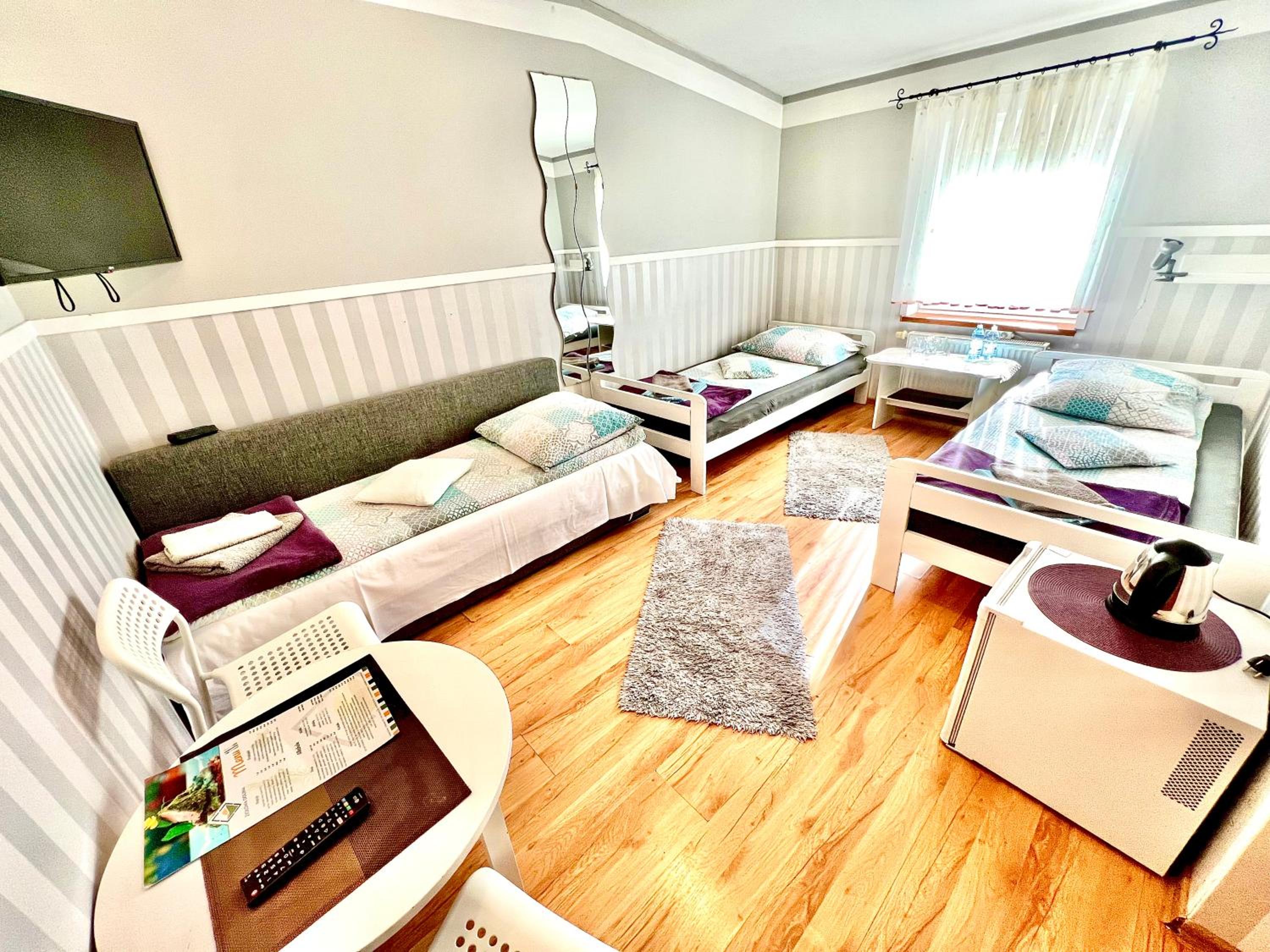 Triple Room with Bathroom - Photo 4