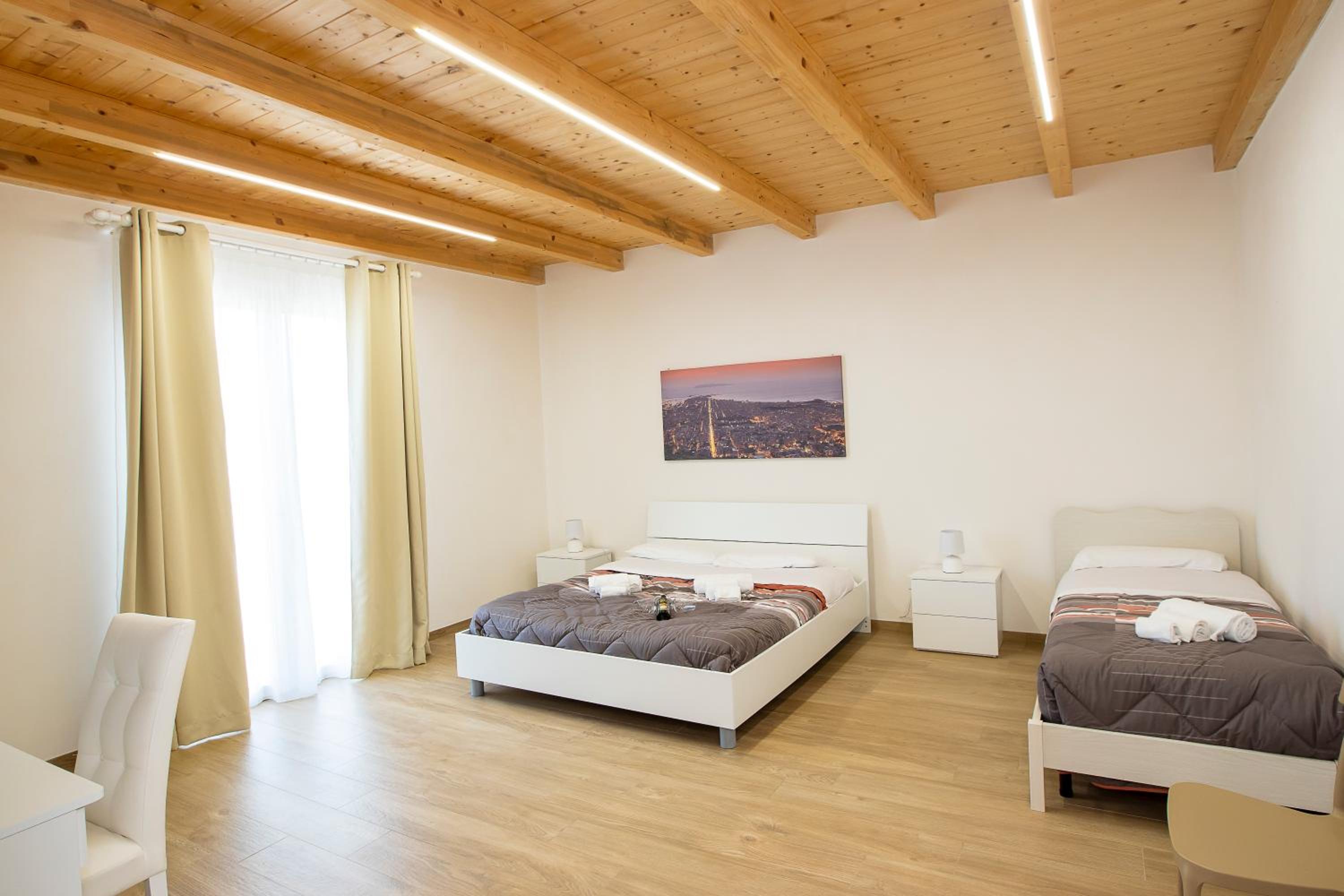 Deluxe Room - Photo 2
