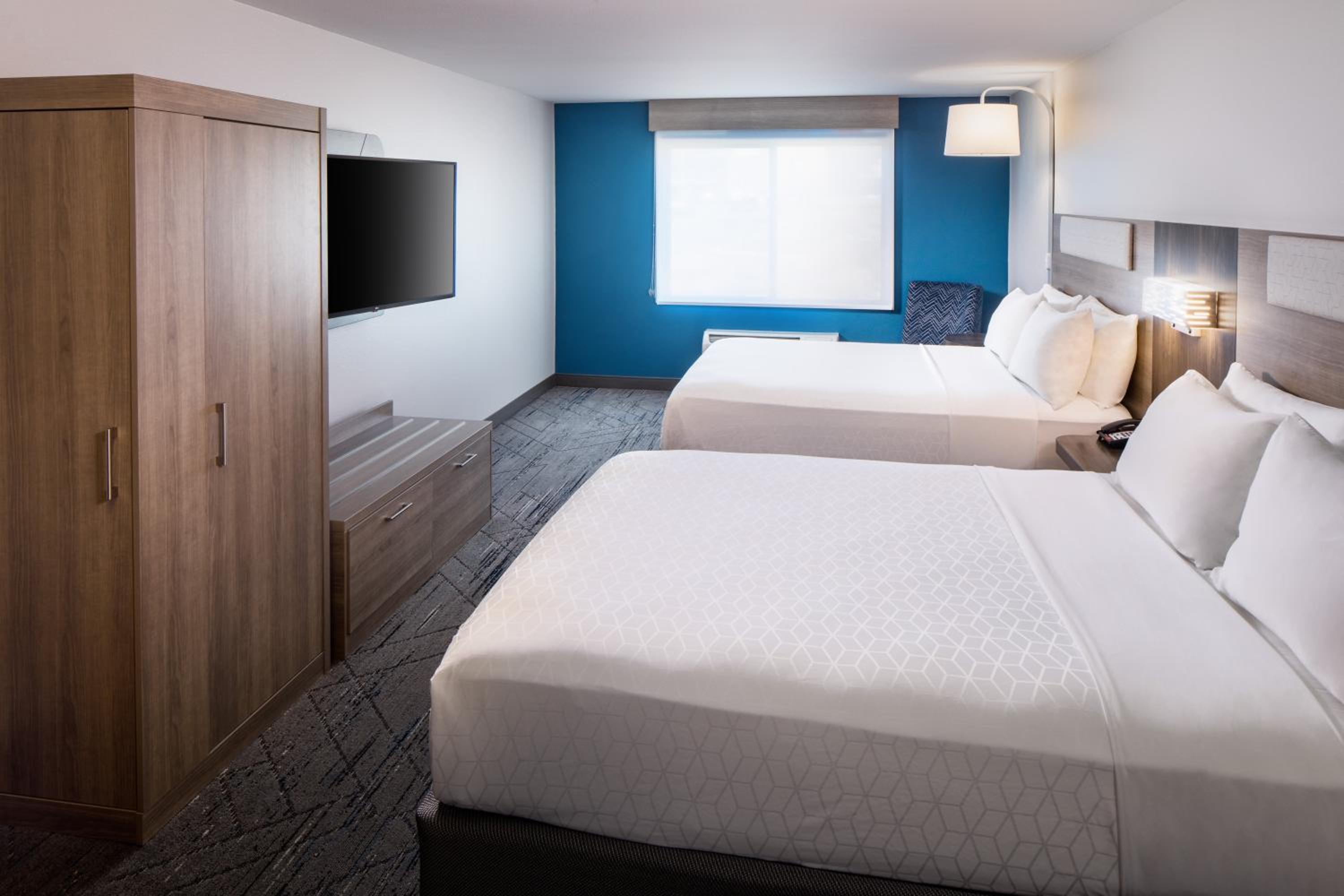Suite With Two Queen Beds - Photo 2