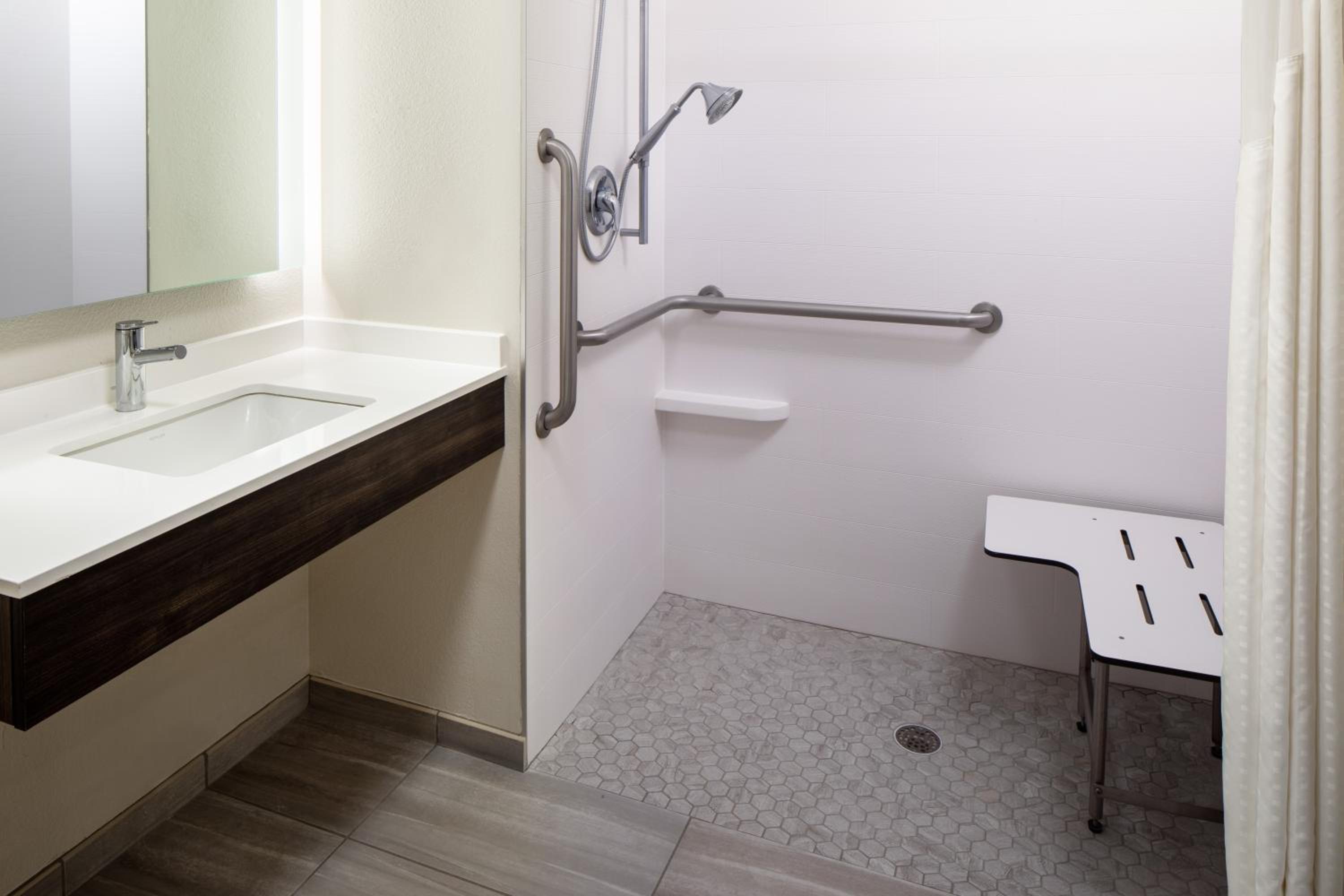 Standard King Room with Mobility Accessible Roll-In Shower - Photo 3