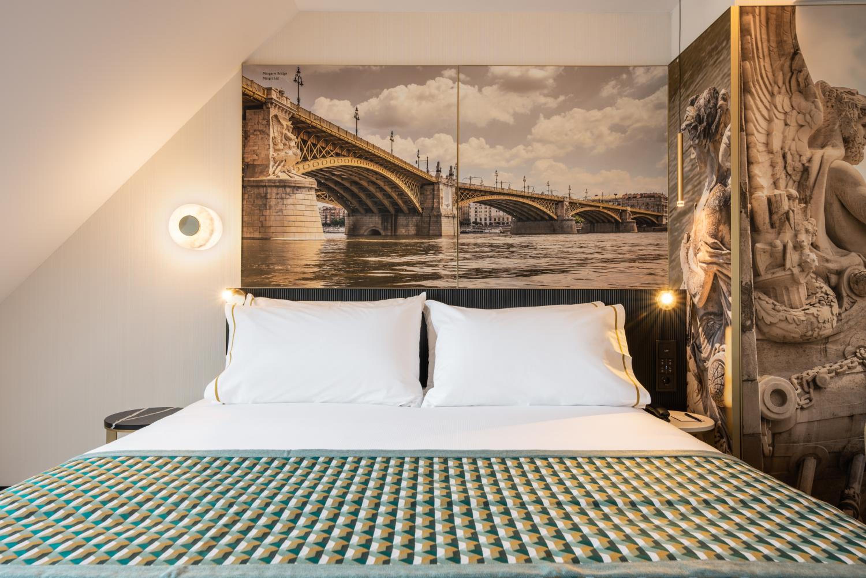 Deluxe Double Room - Photo 8