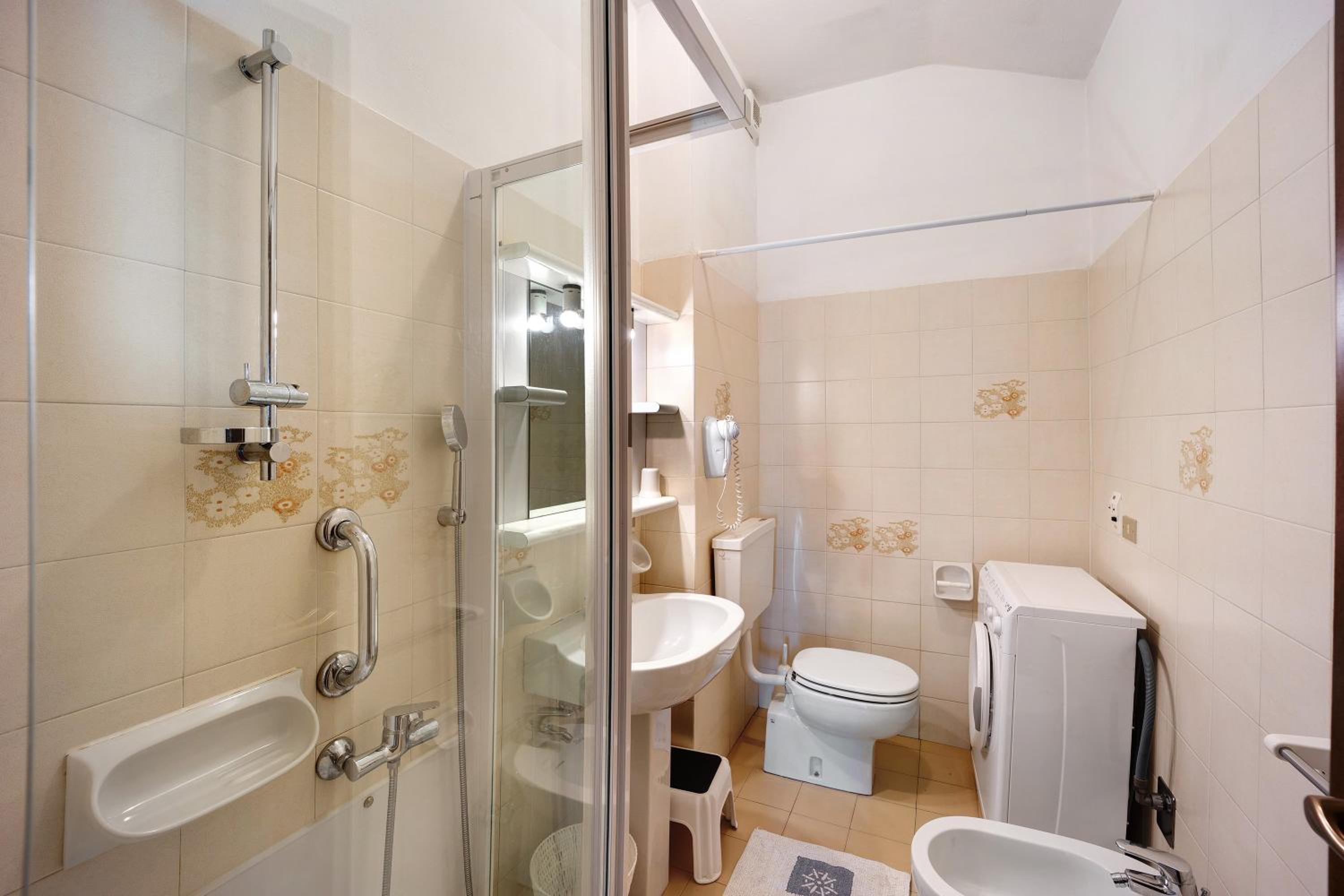 One-Bedroom Apartment with Garden View photo 2