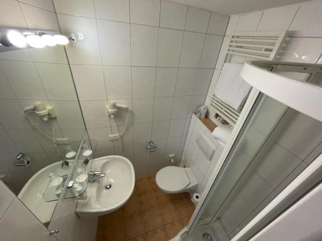 Standard Double Room photo 3