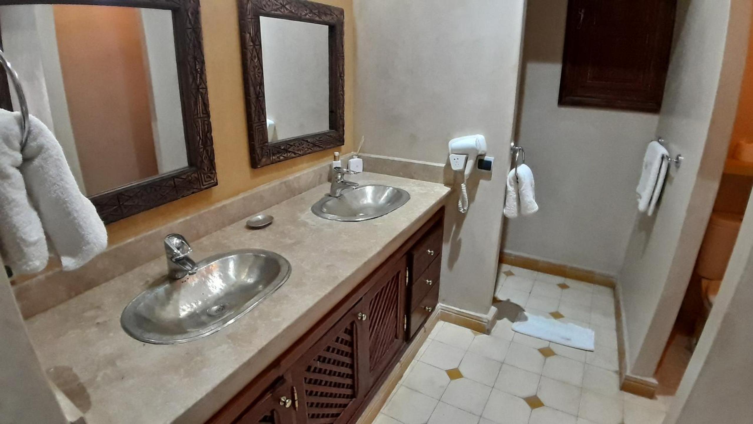 Double or Twin Room - Photo 3