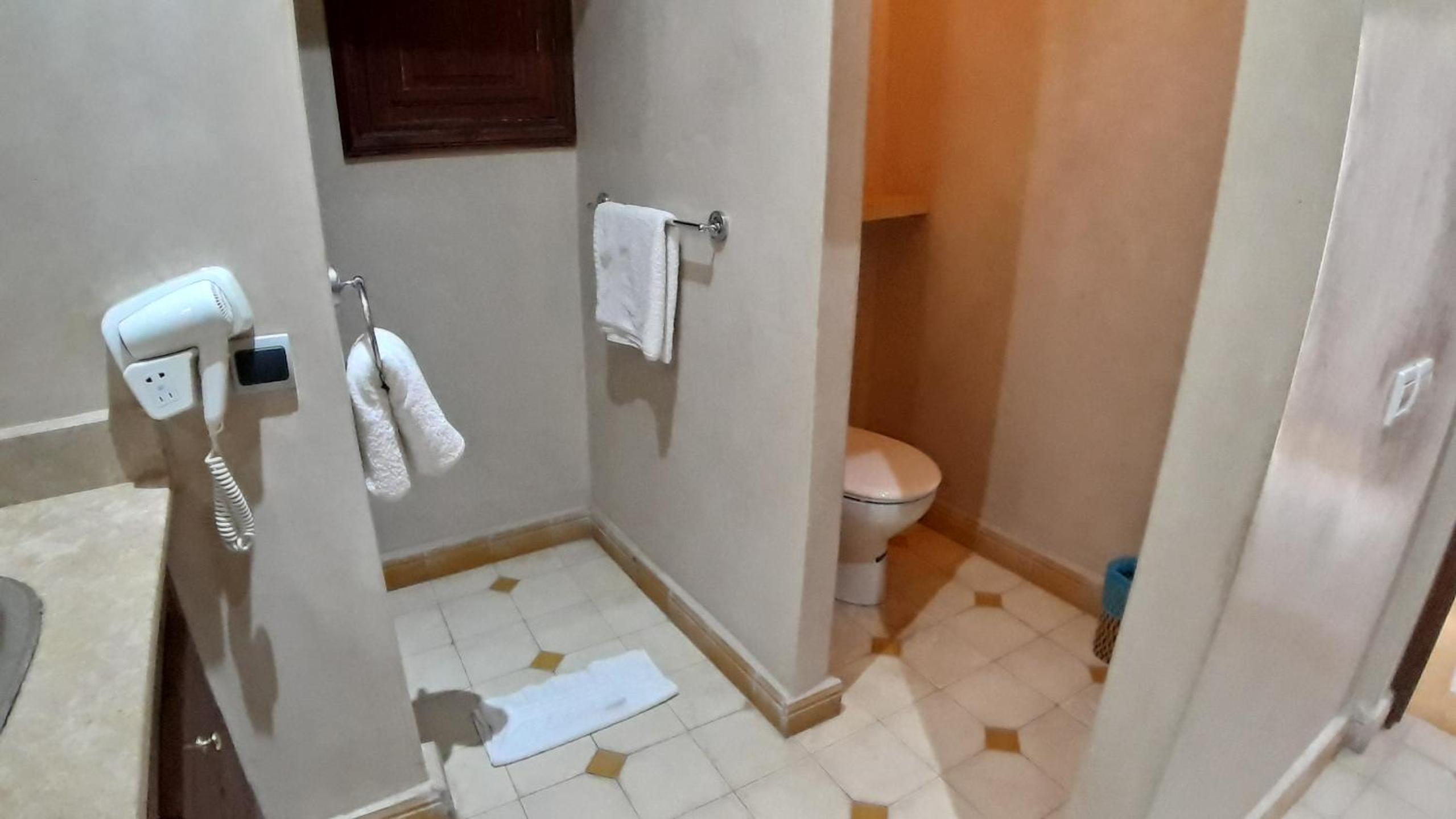 Double or Twin Room - Photo 6