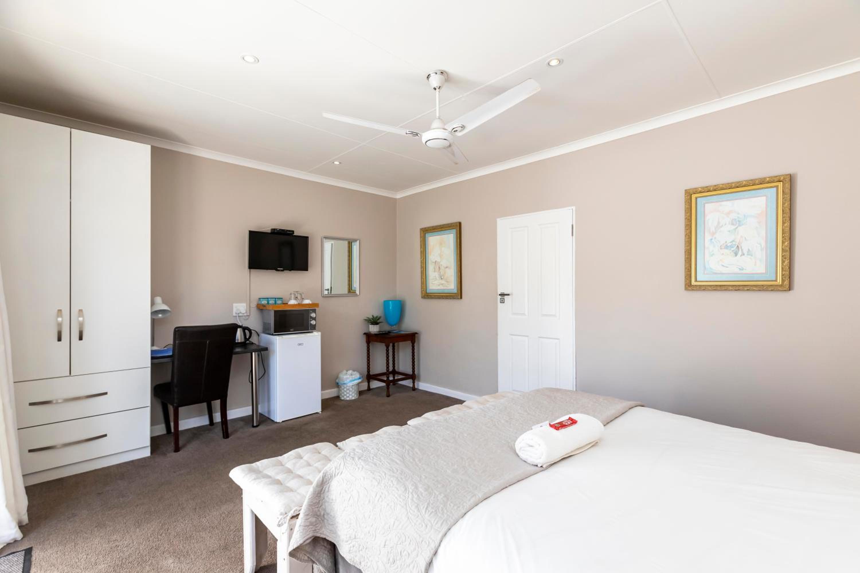 Deluxe Double Room with Shower photo 3
