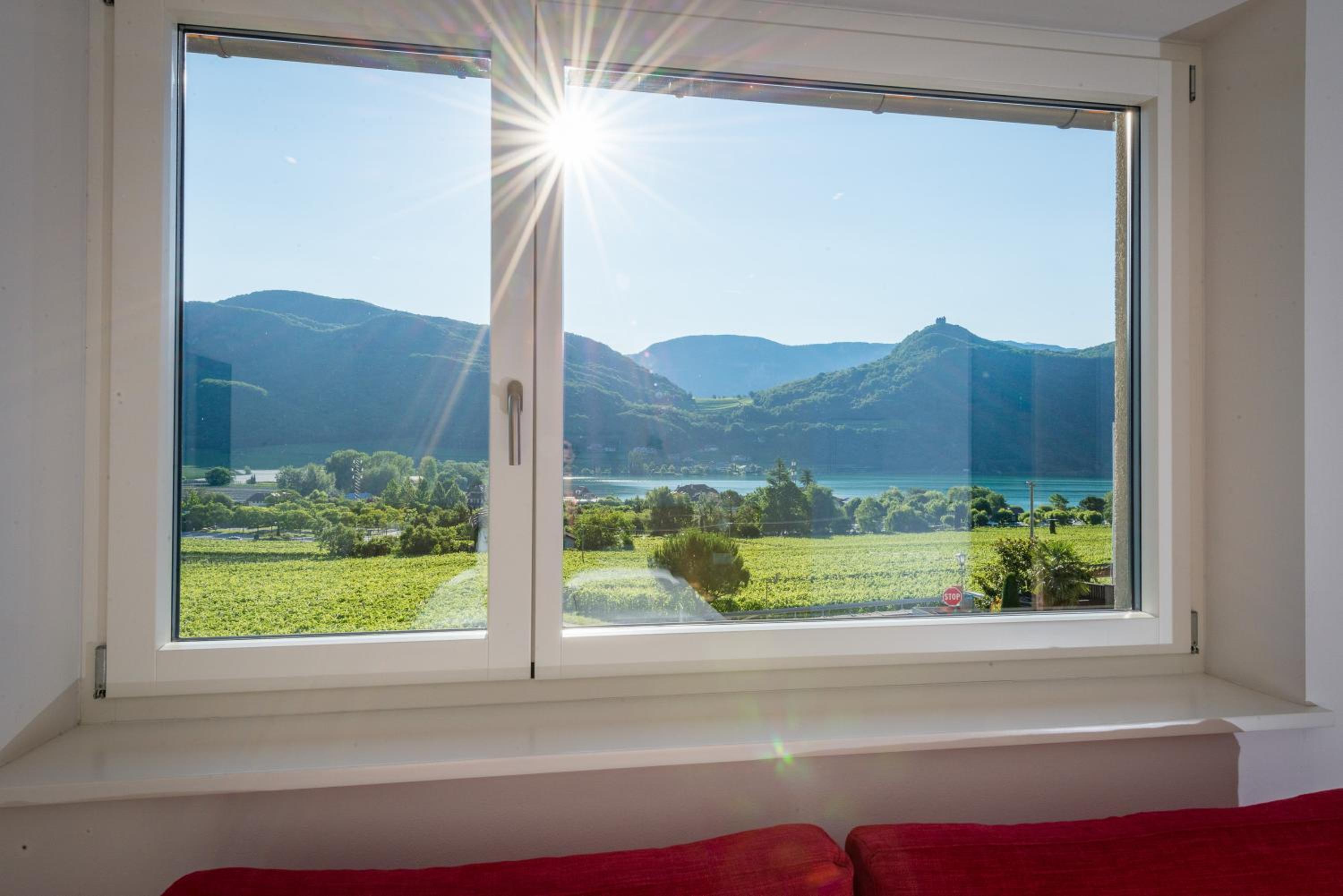 Double Room with Lake View - Photo 9