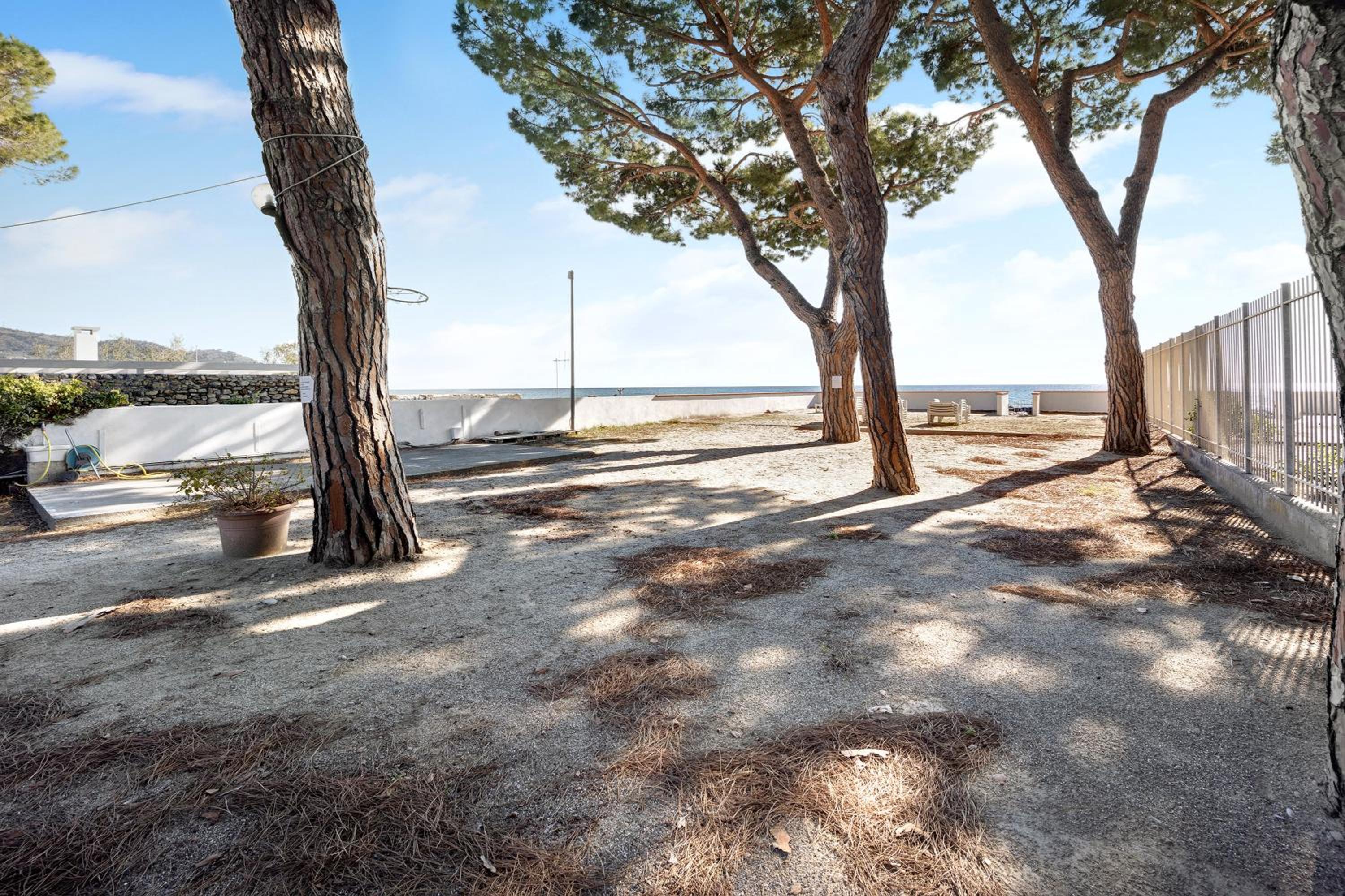 One-Bedroom Apartment with Garden View photo 2