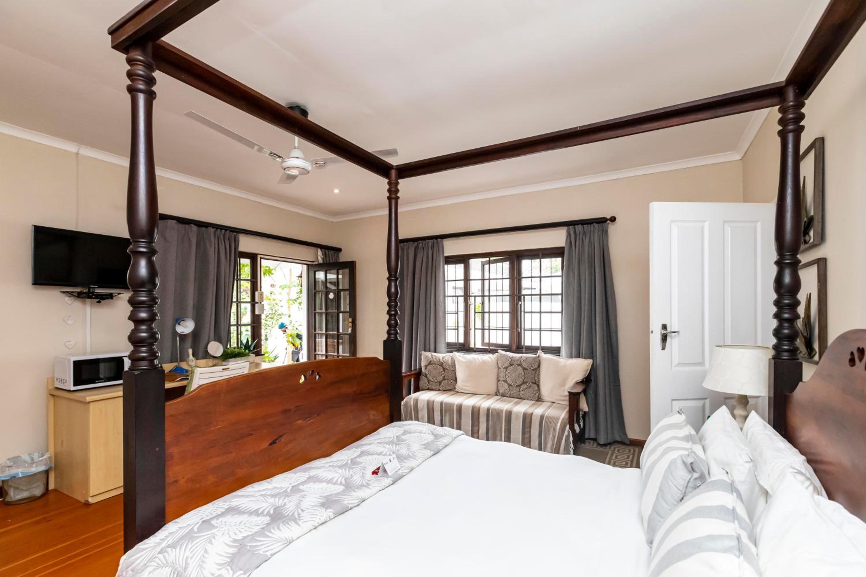 Double Room with Garden View photo 3