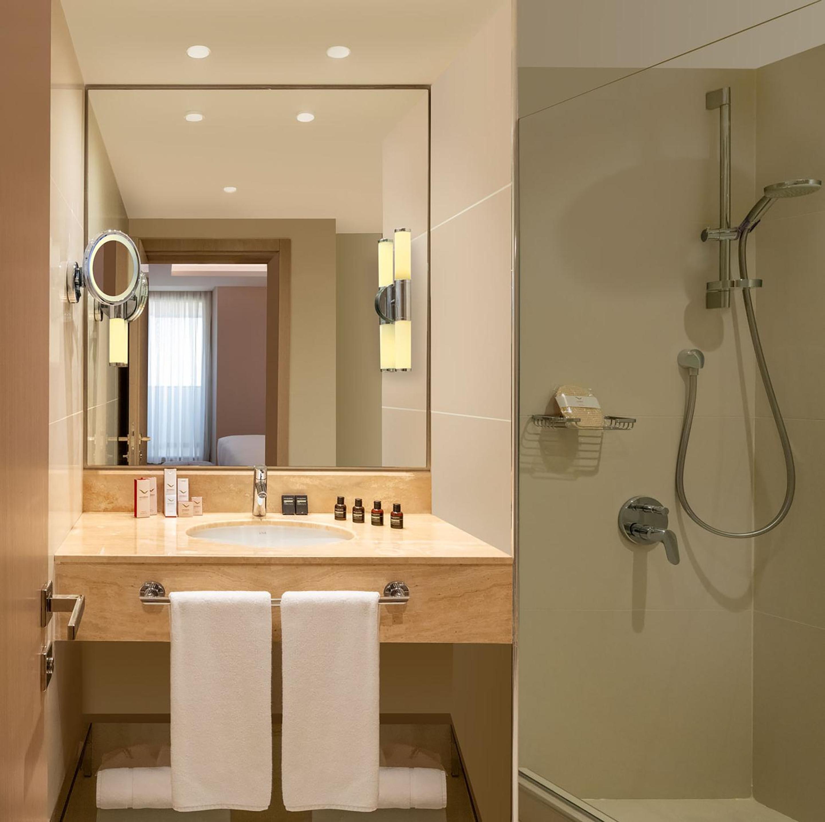 Superior Room City View Twin Bed - Photo 3
