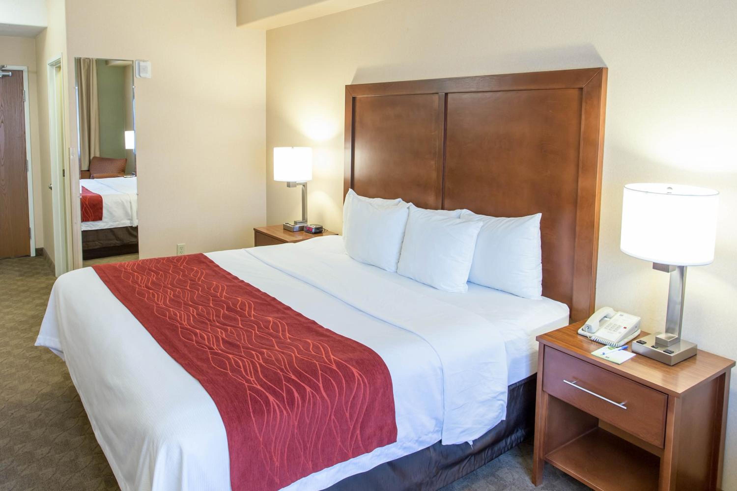 King Room - Accessible/Non-Smoking - Photo 4