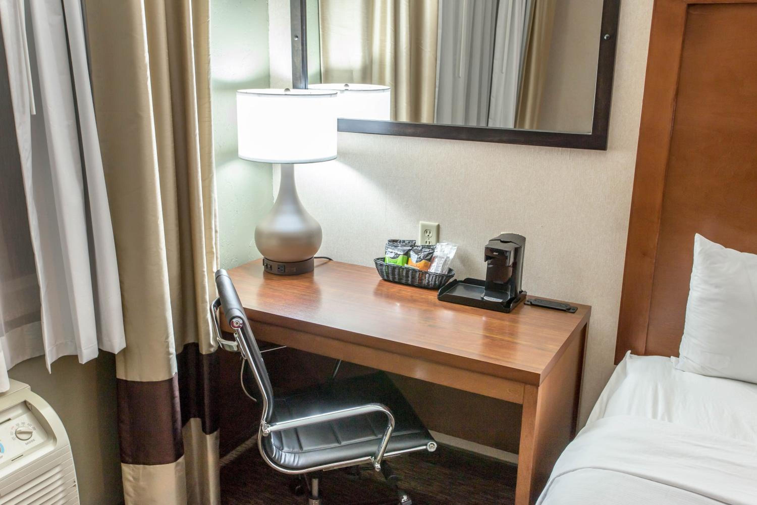 King Room - Accessible/Non-Smoking - Photo 3