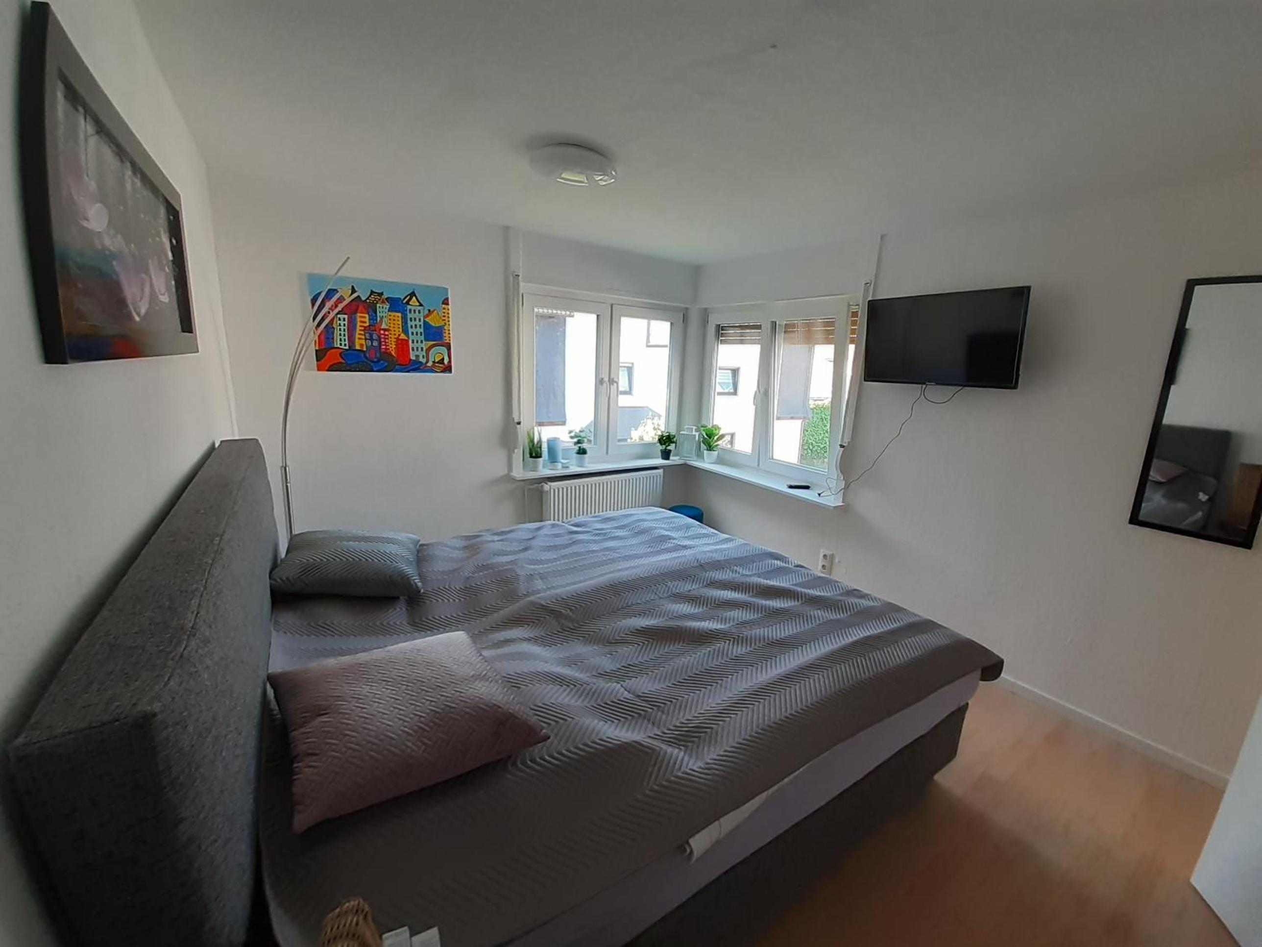 One-Bedroom Apartment photo 1