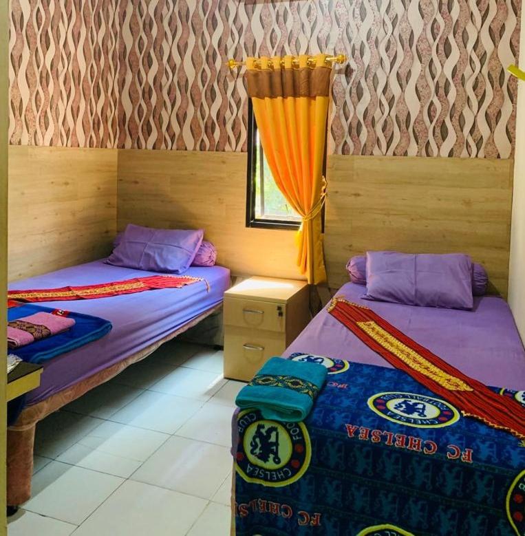 Economy Twin Room - Photo 2