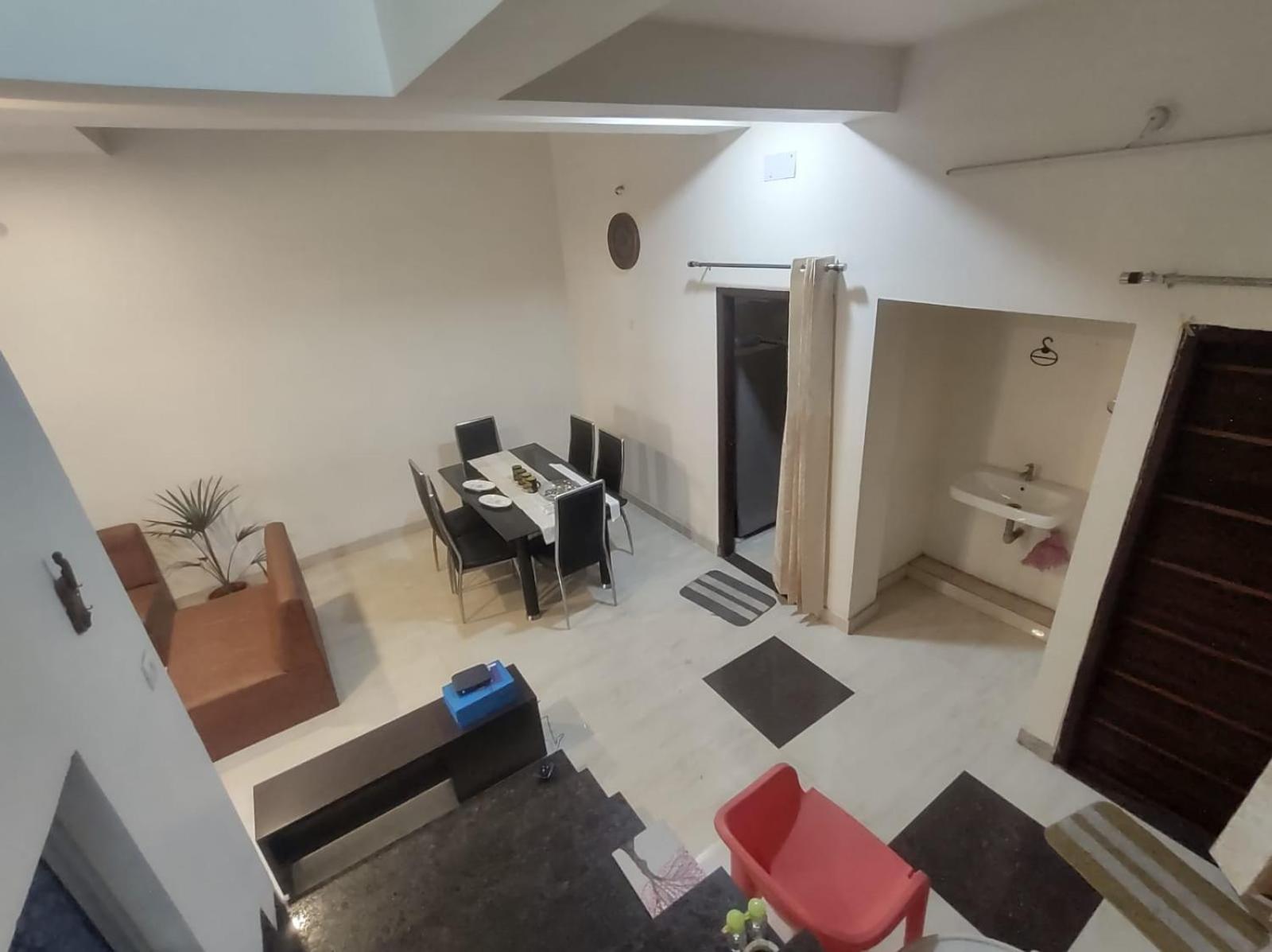 Four-Bedroom House photo 1