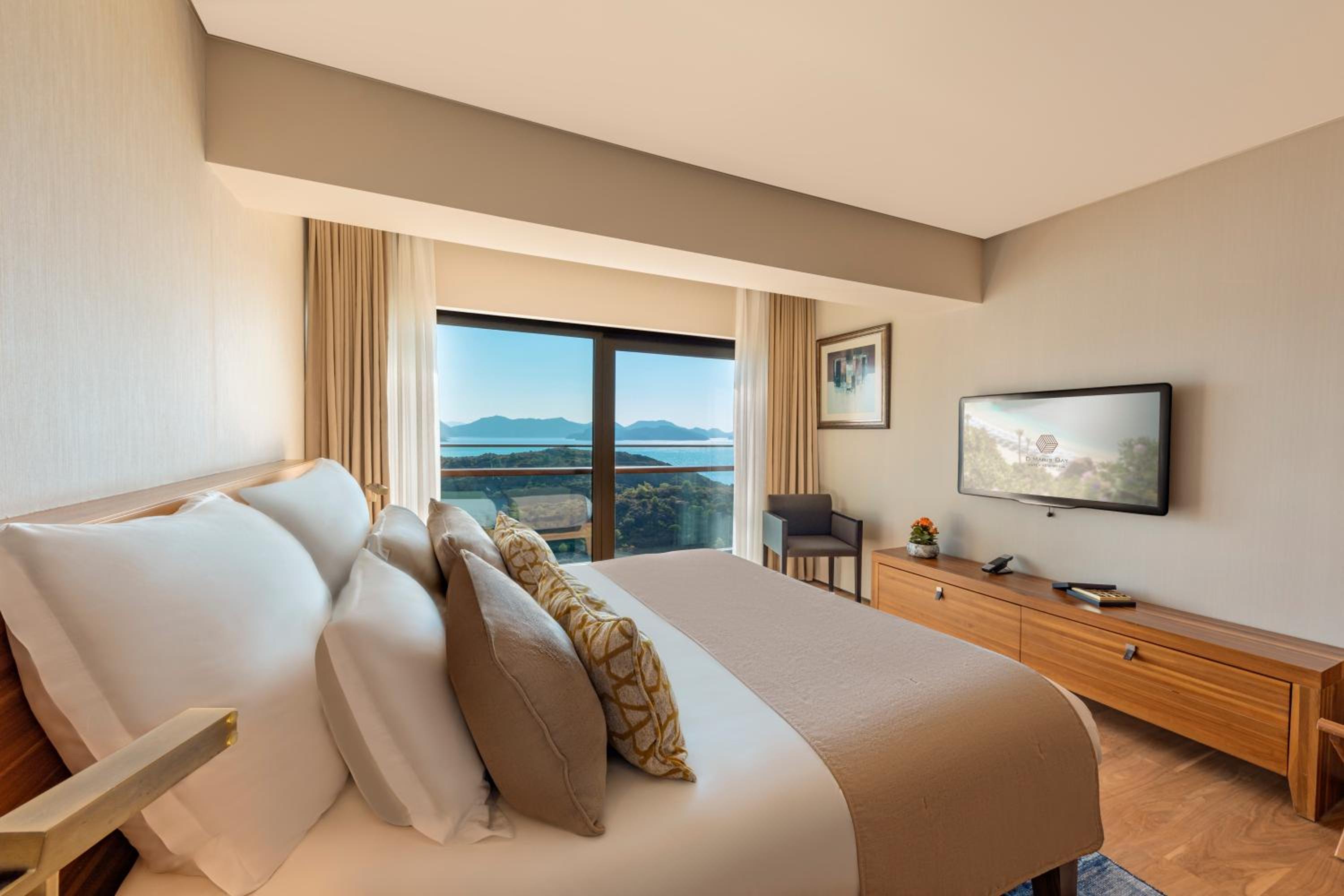 Classic Room with Sea View - Photo 11