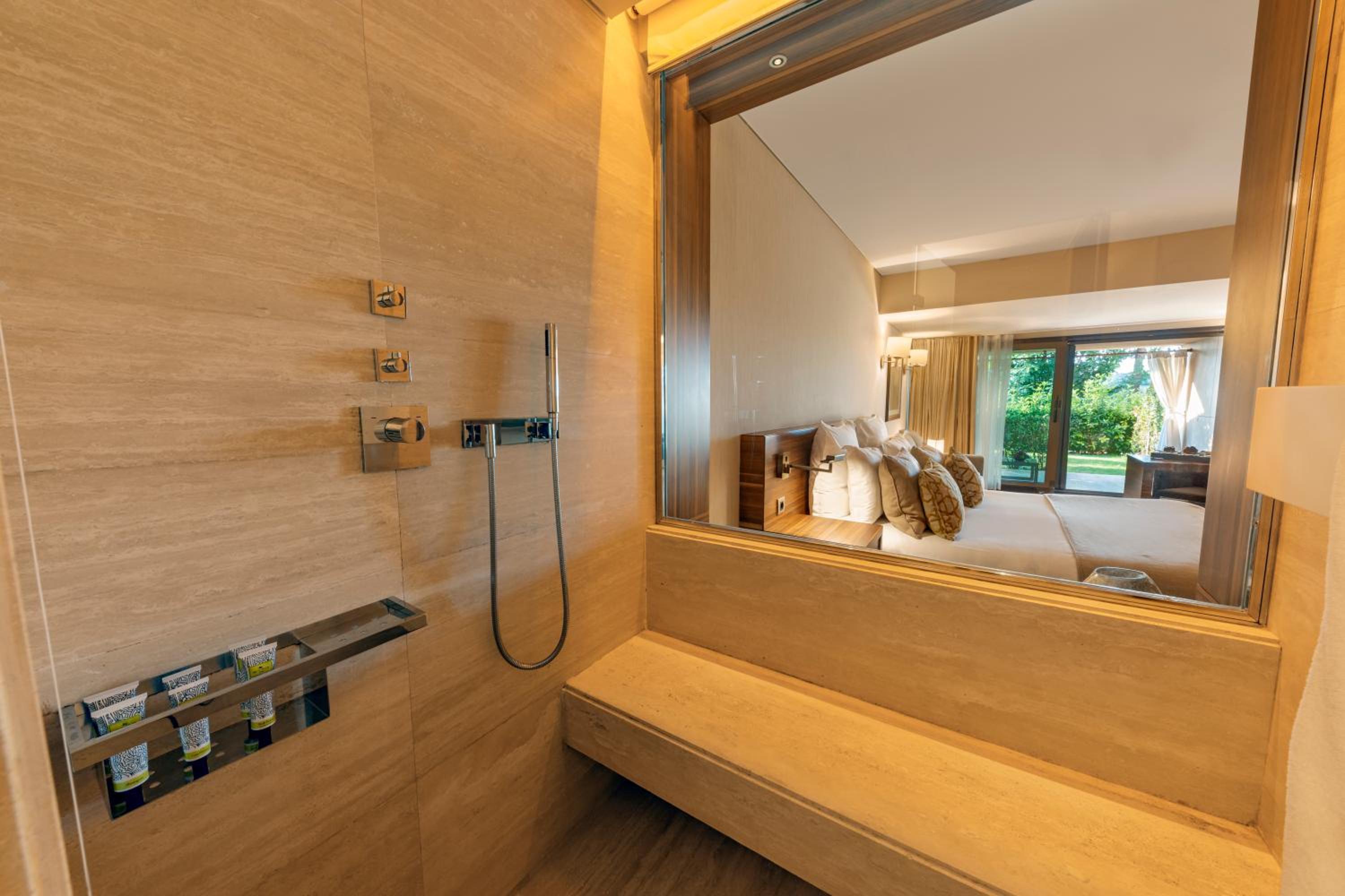 Superior Double Room with Land View - Photo 10