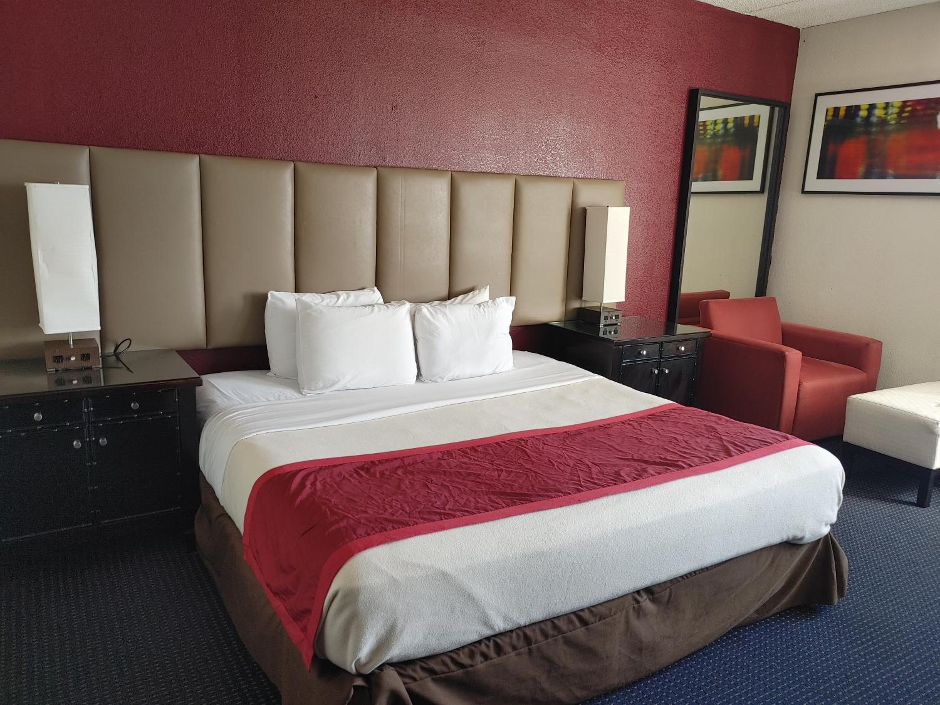 Standard King Room photo 3