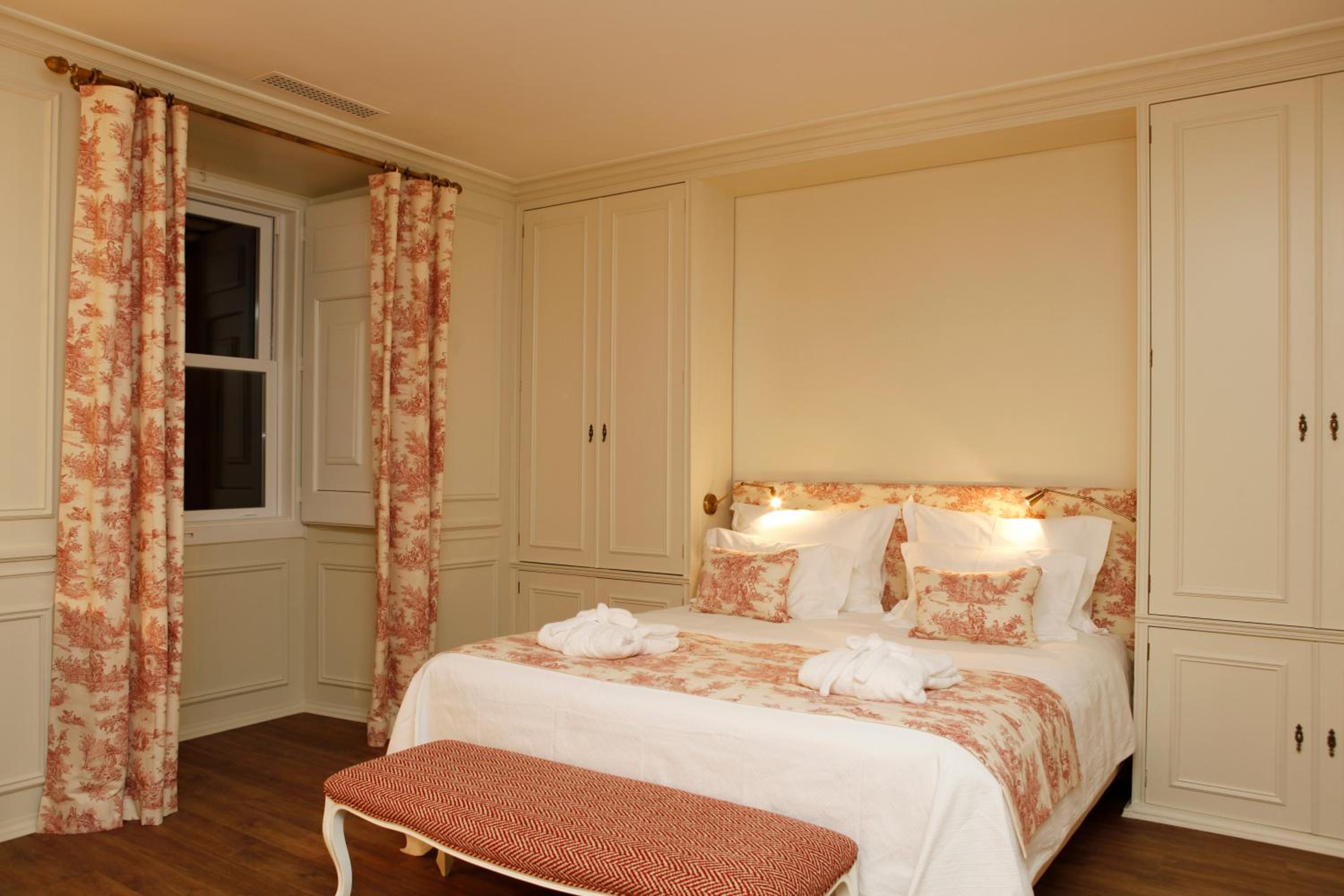 Deluxe Junior Suite photo 2