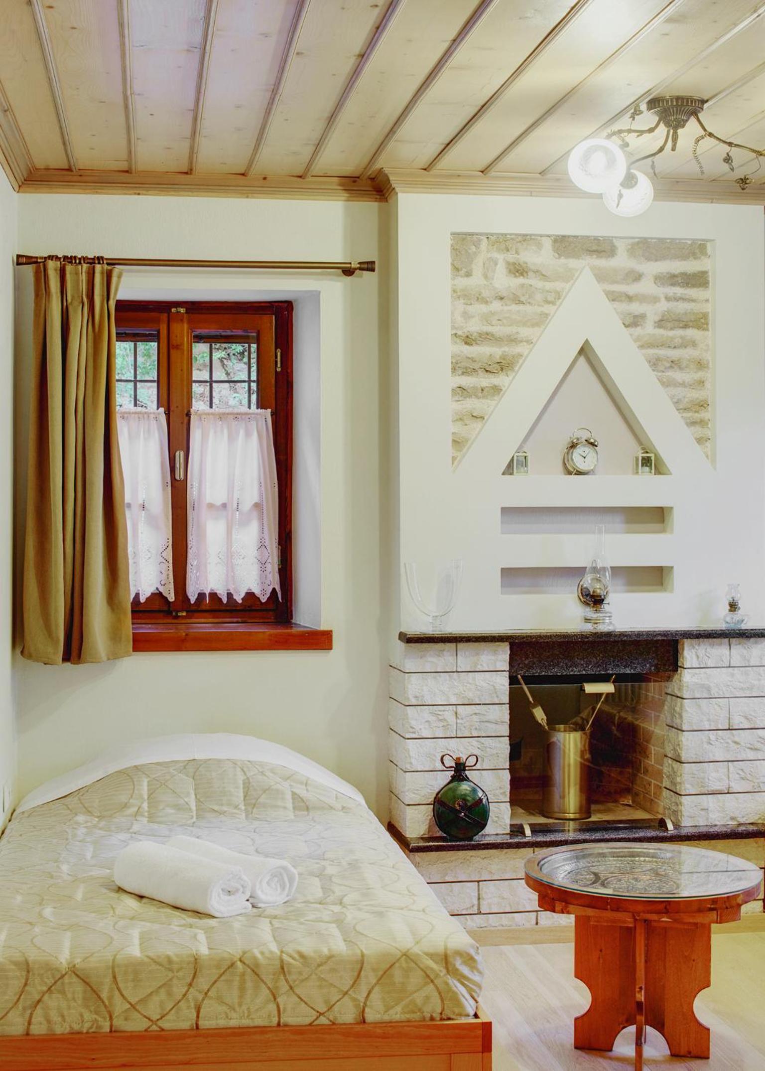Deluxe Queen Suite photo 1