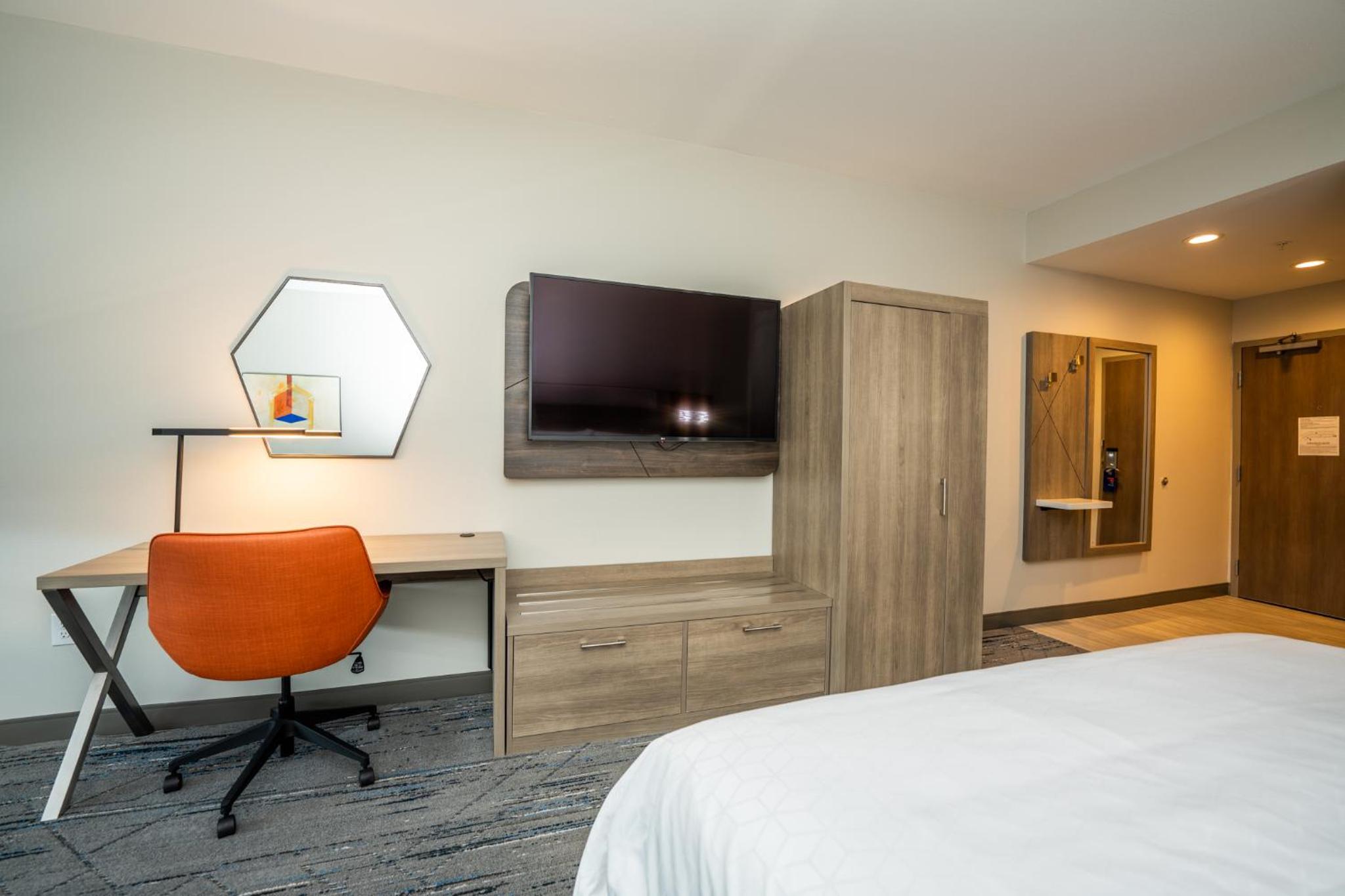 Standard King Room - Photo 44