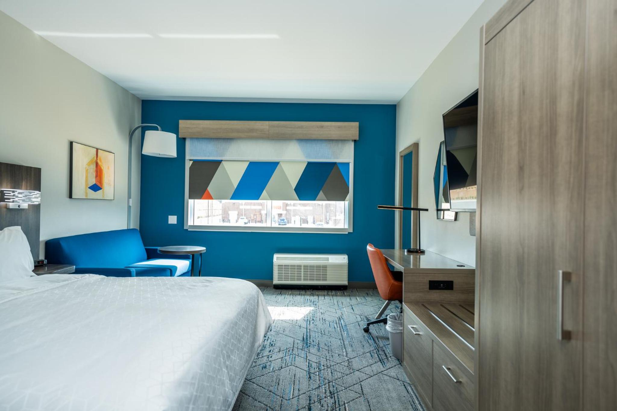 Standard King Room - Photo 45