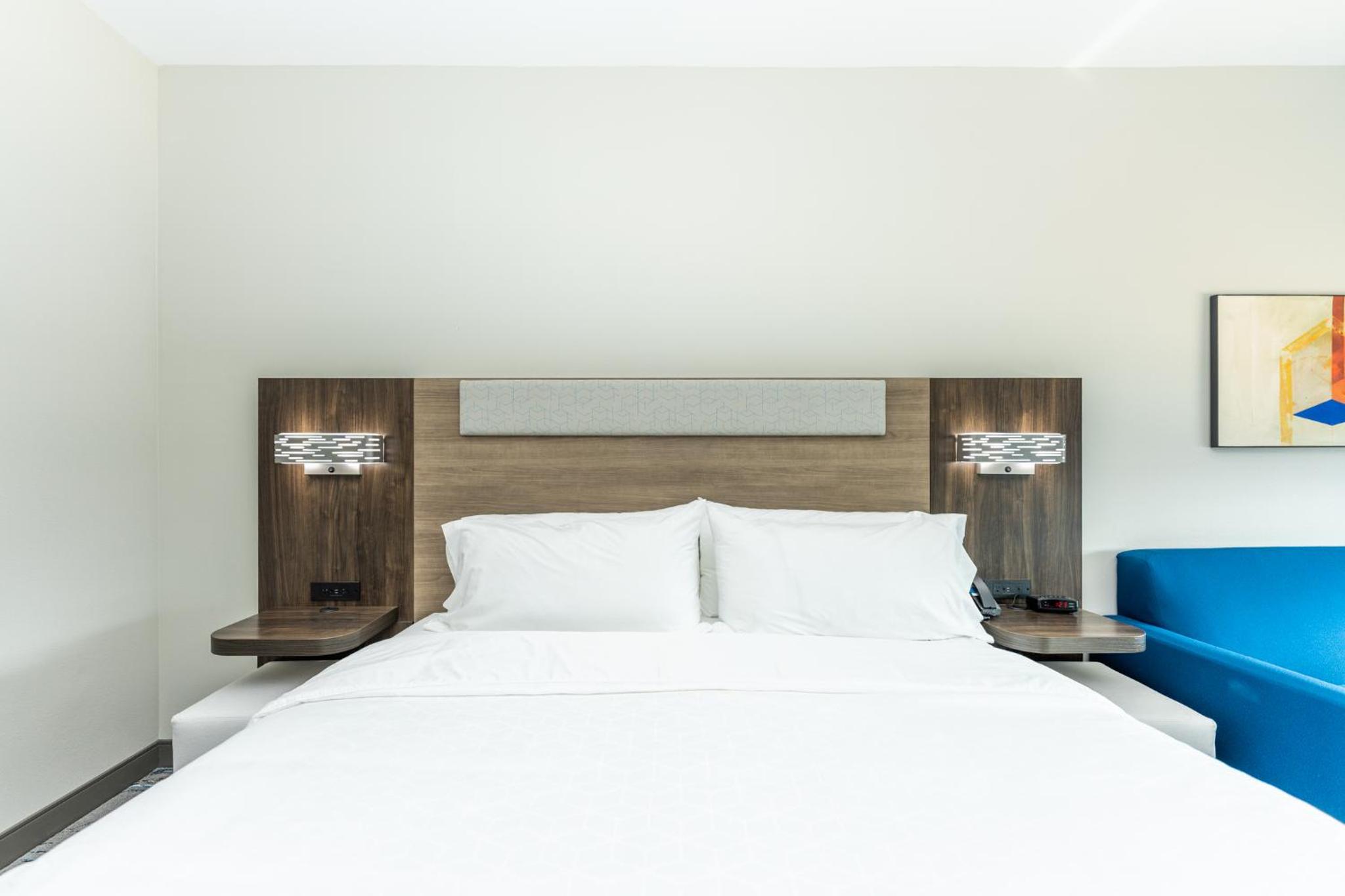 Standard King Room - Photo 38