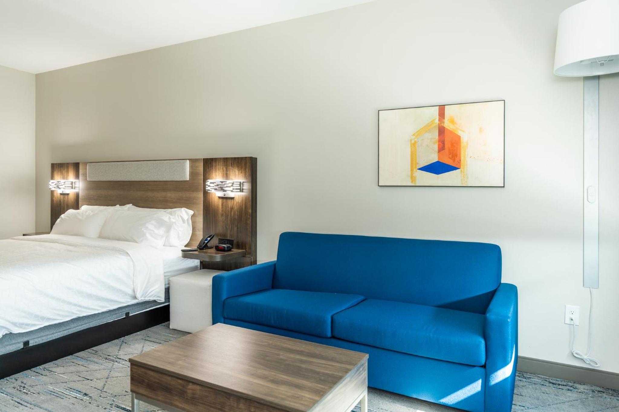 Standard King Room - Photo 39