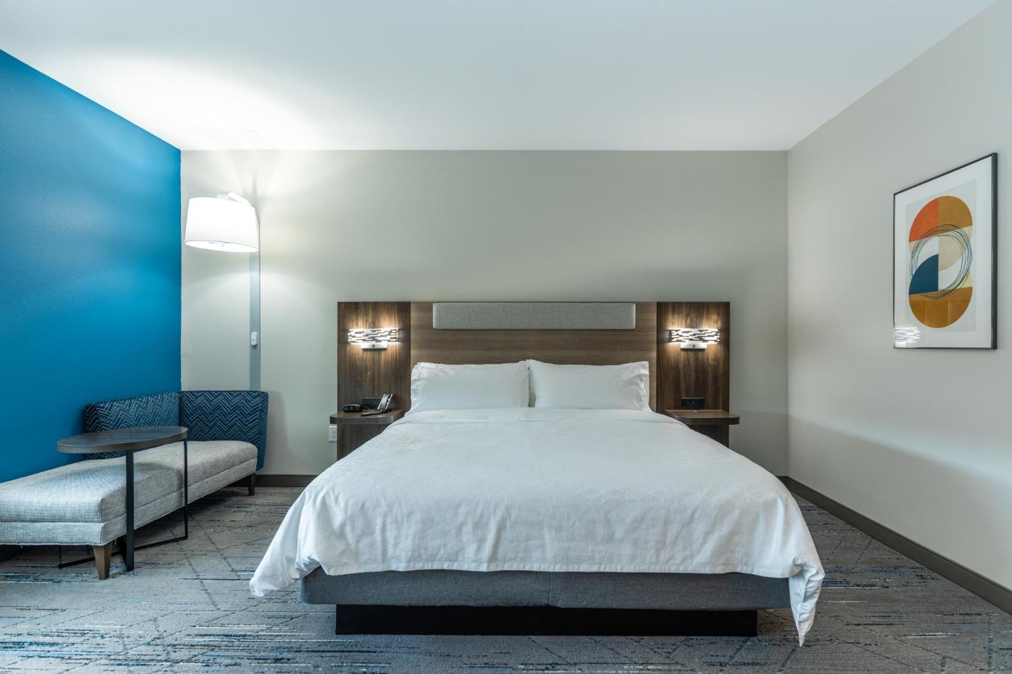 Standard King Room - Photo 41