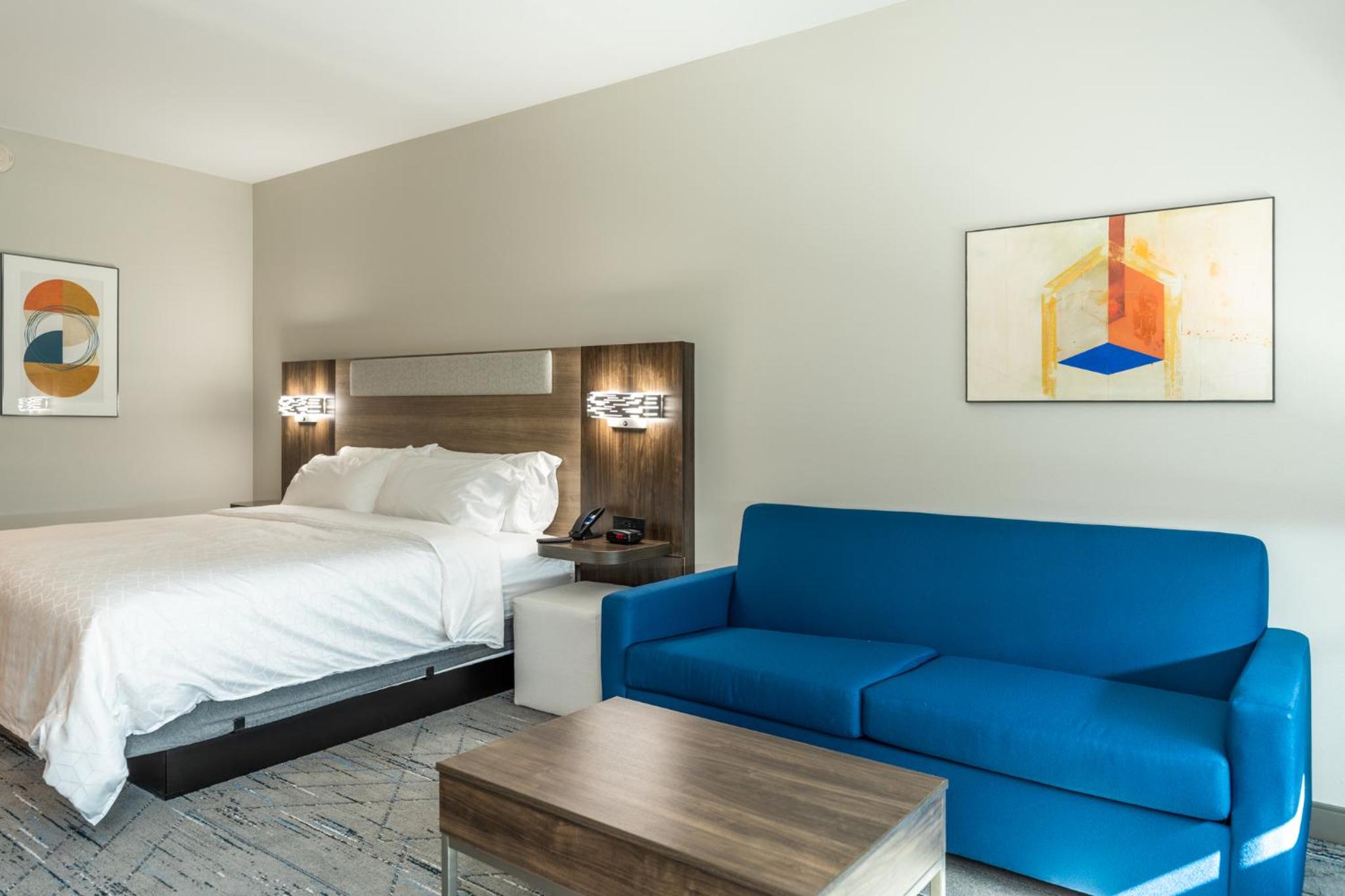 Standard King Room - Photo 40