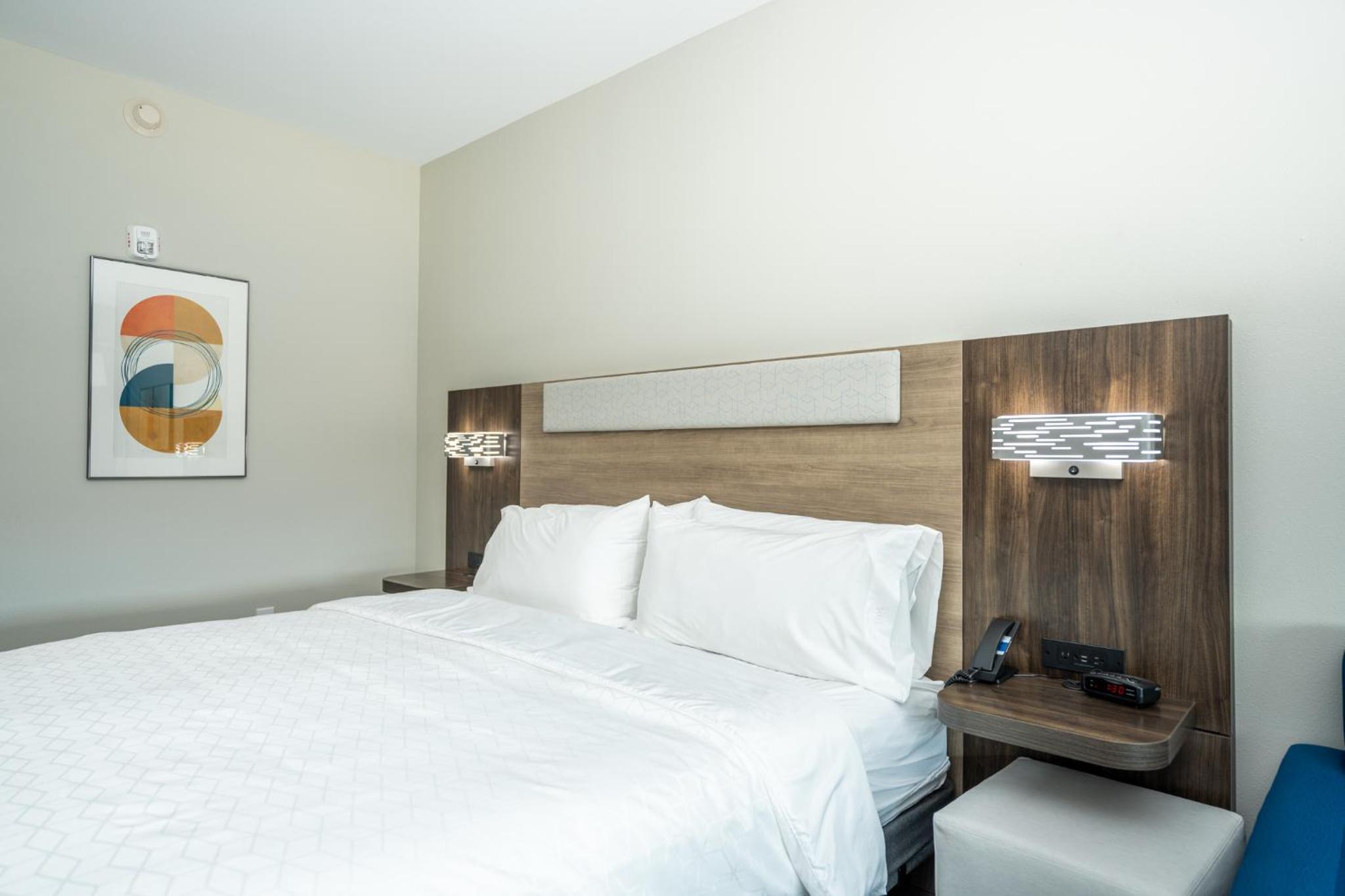 Standard King Room - Photo 5