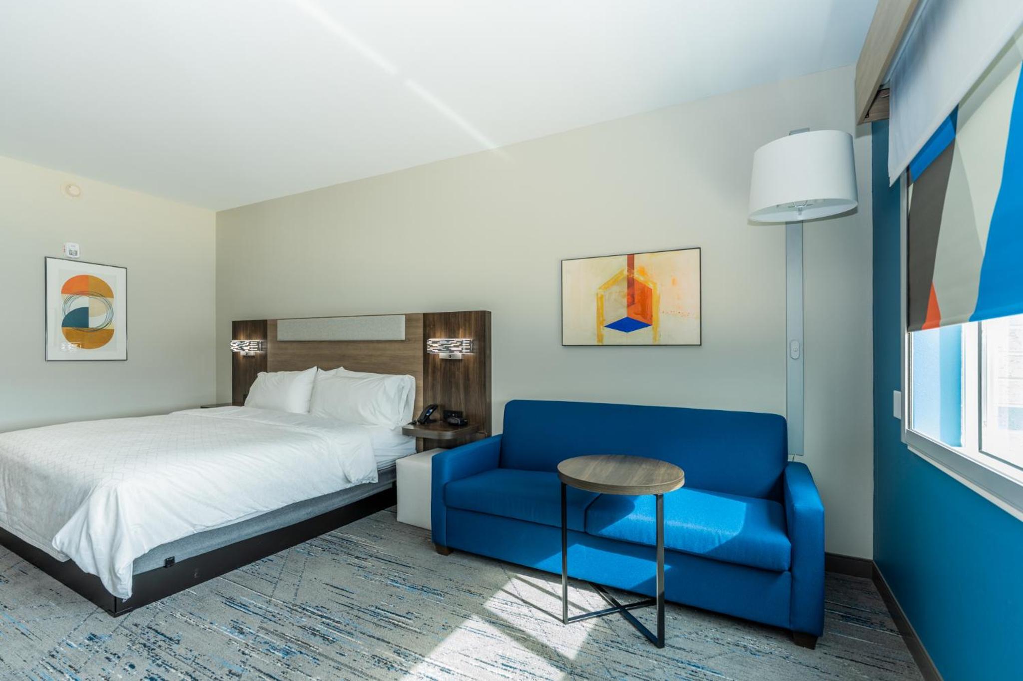 Standard King Room - Photo 34
