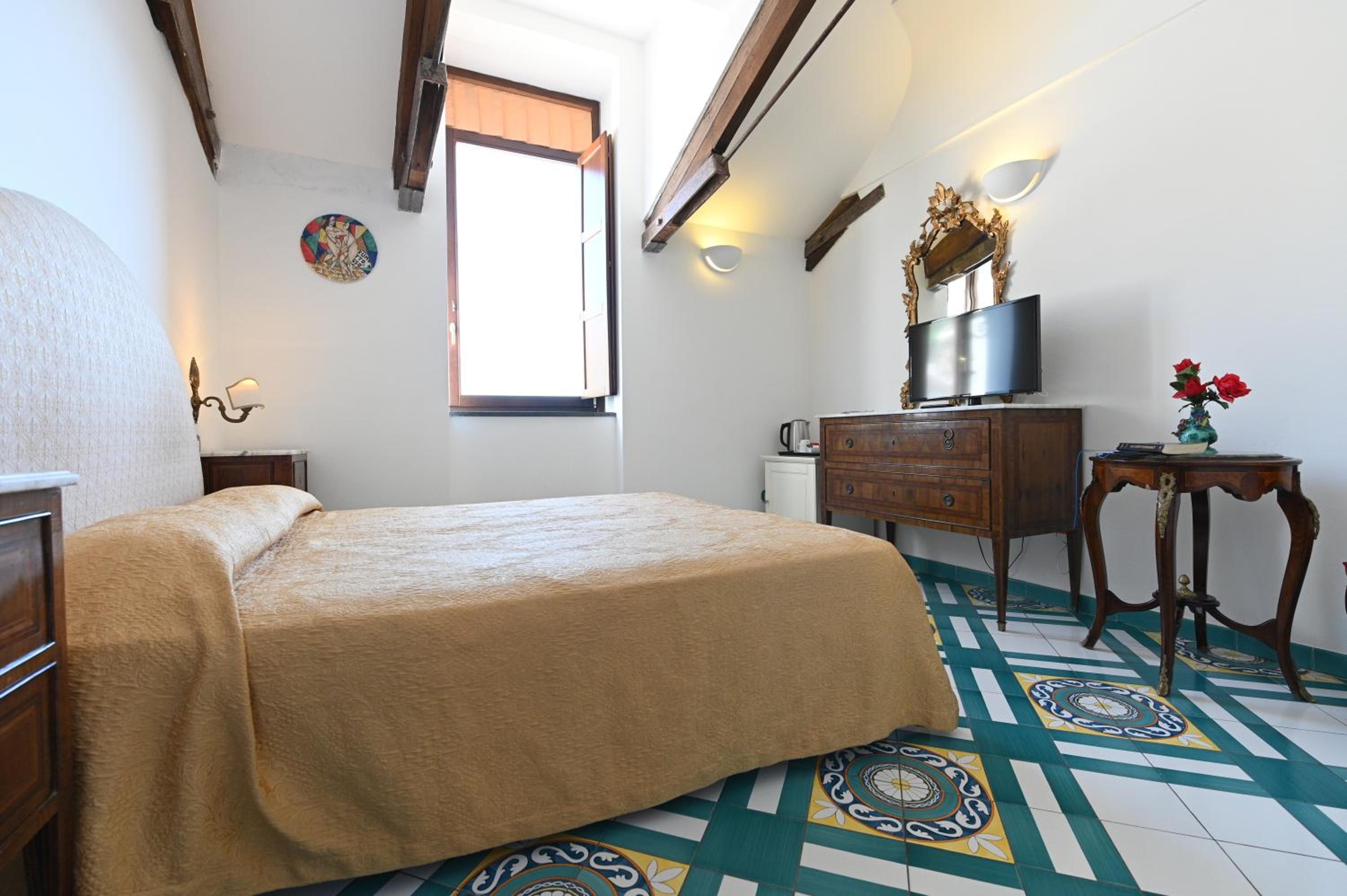 Double Room with Sea View - Photo 9