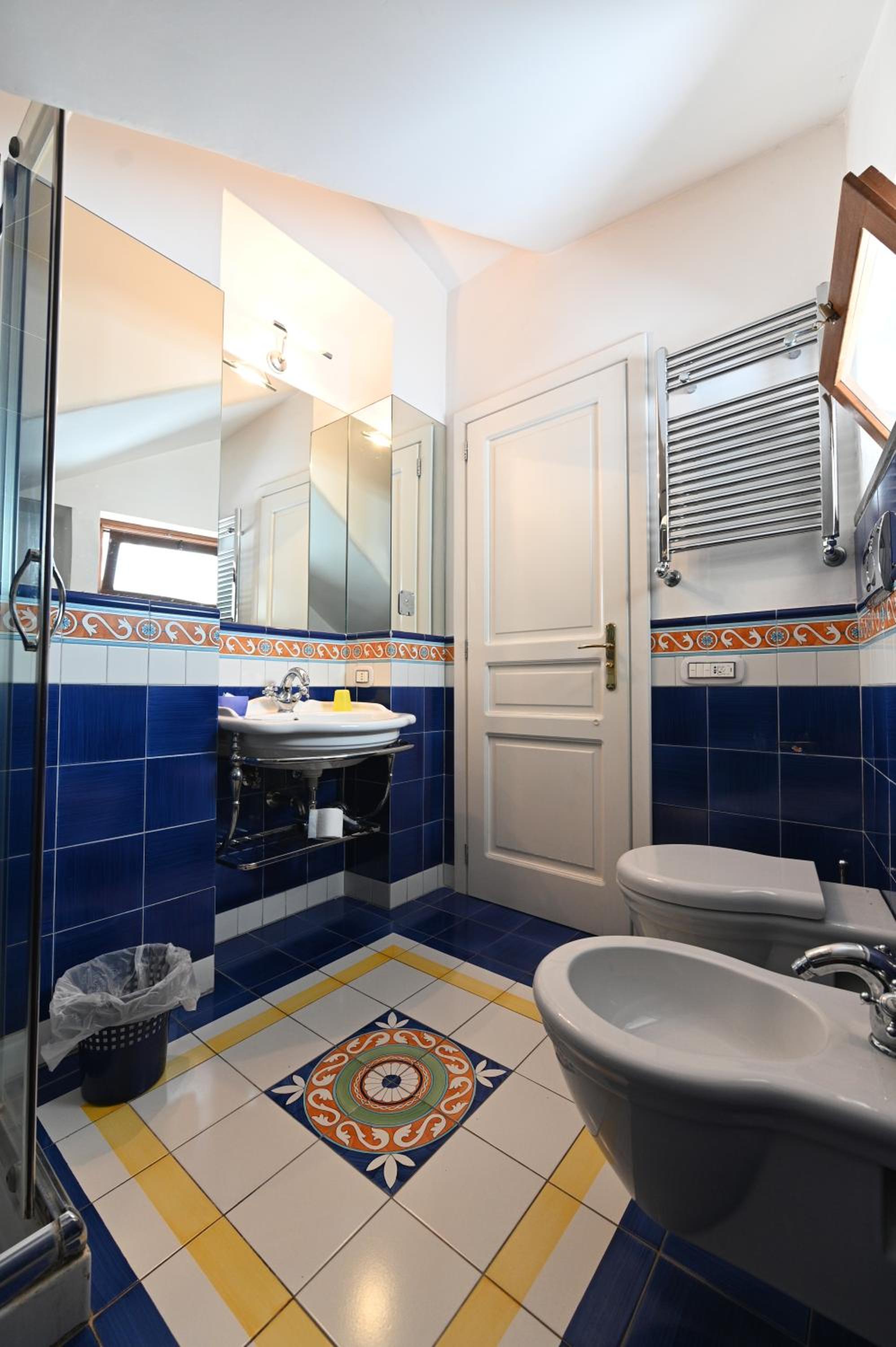 Double Room - Photo 11