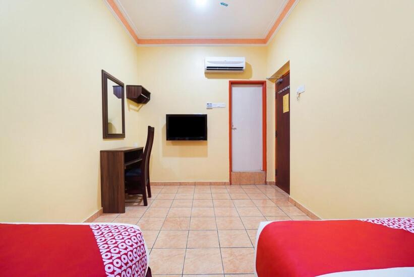 Standard Twin Room - Photo 3