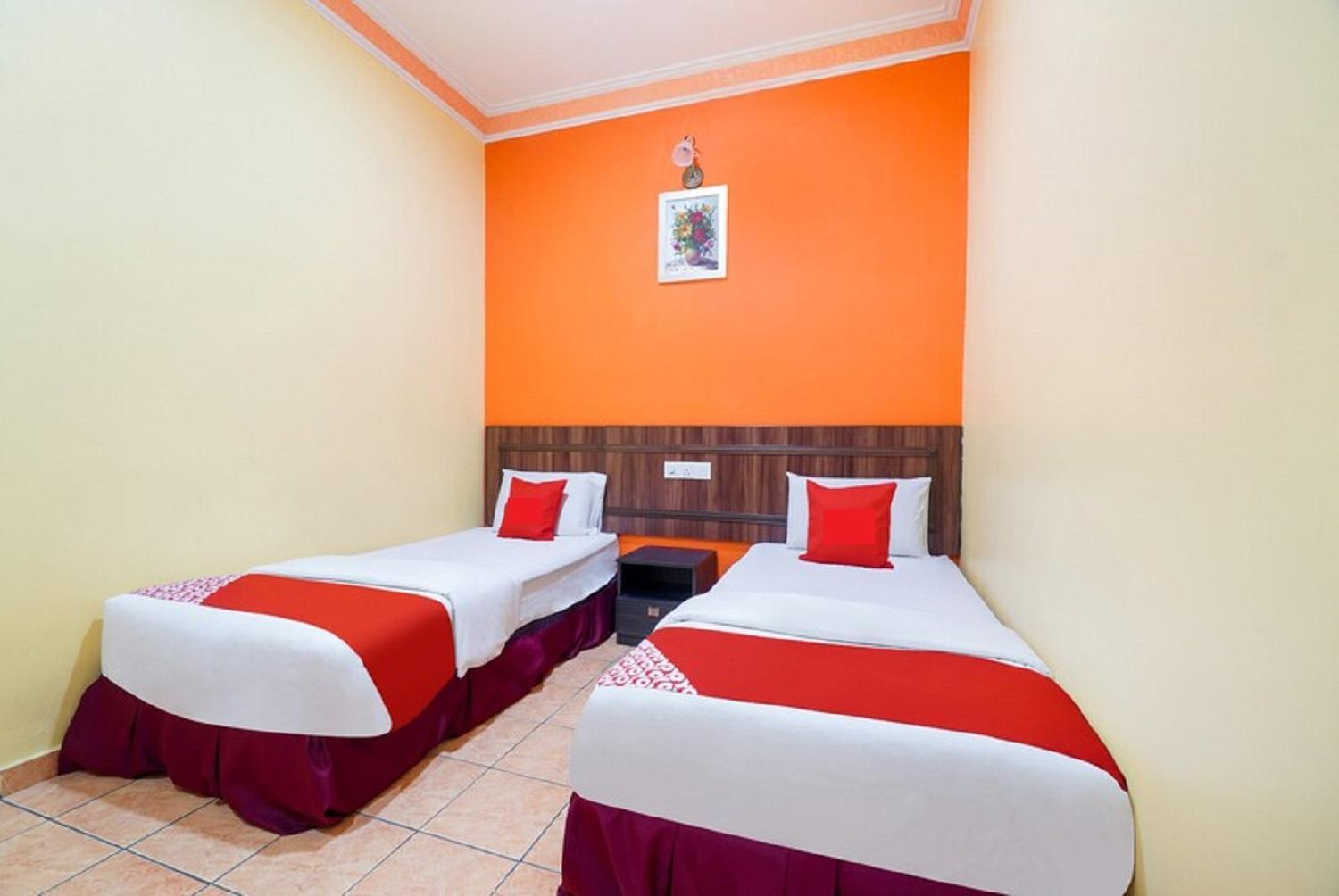 Standard Twin Room - Photo 1