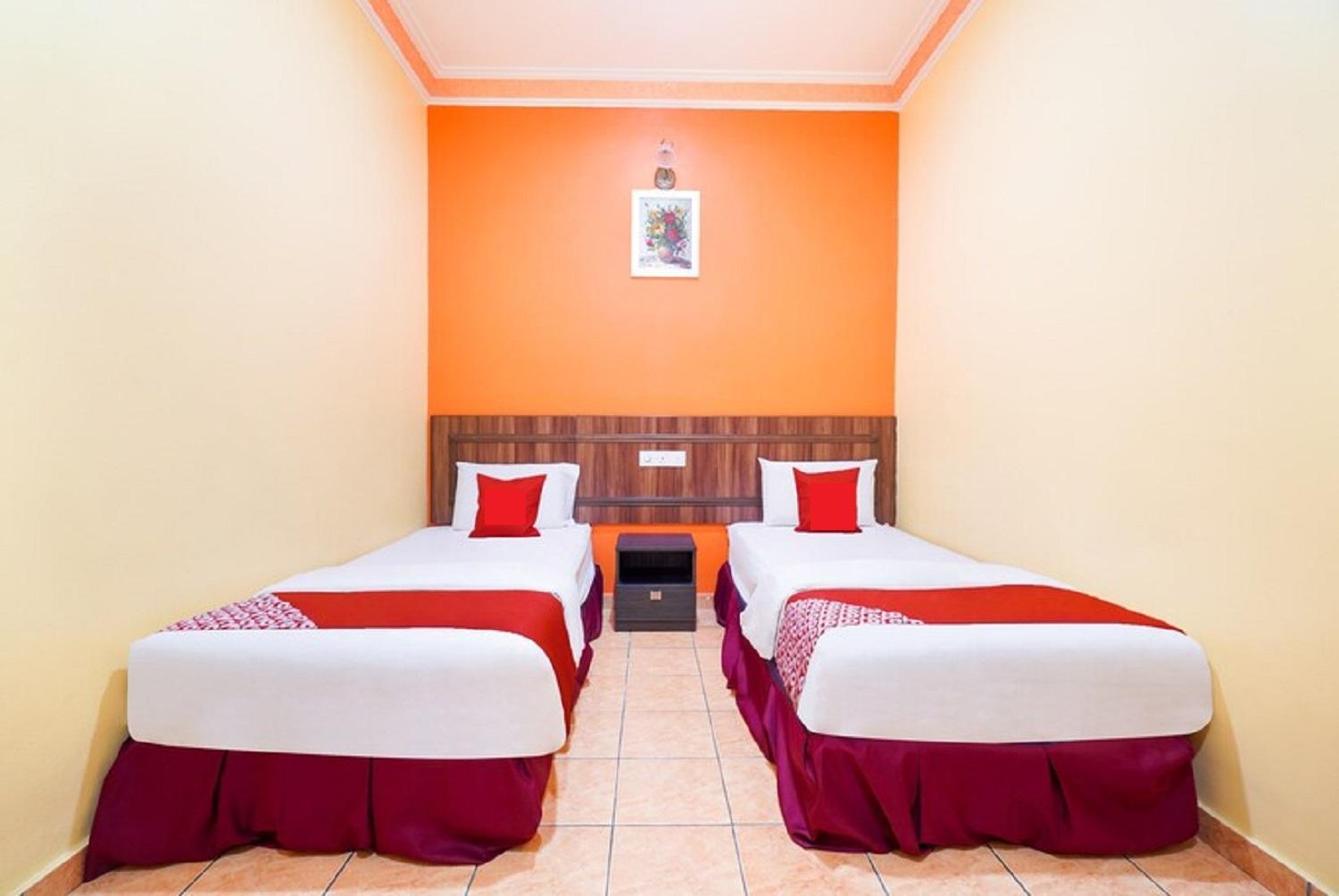 Standard Twin Room - Photo 2