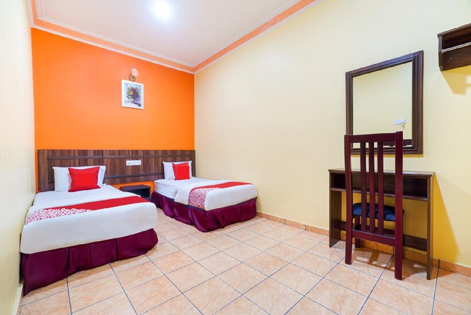 Standard Twin Room - Photo 4