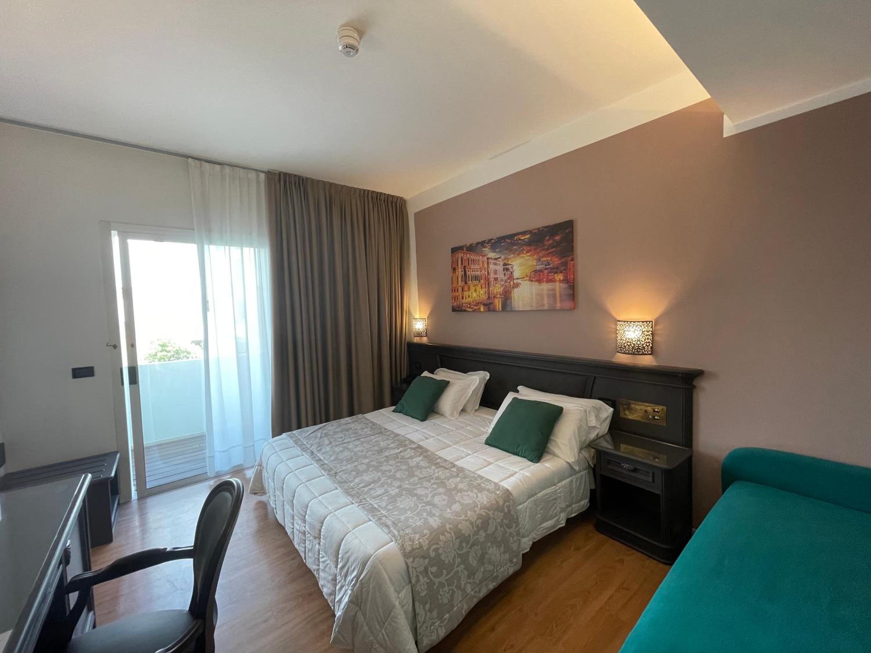 Classic Triple Room with Balcony