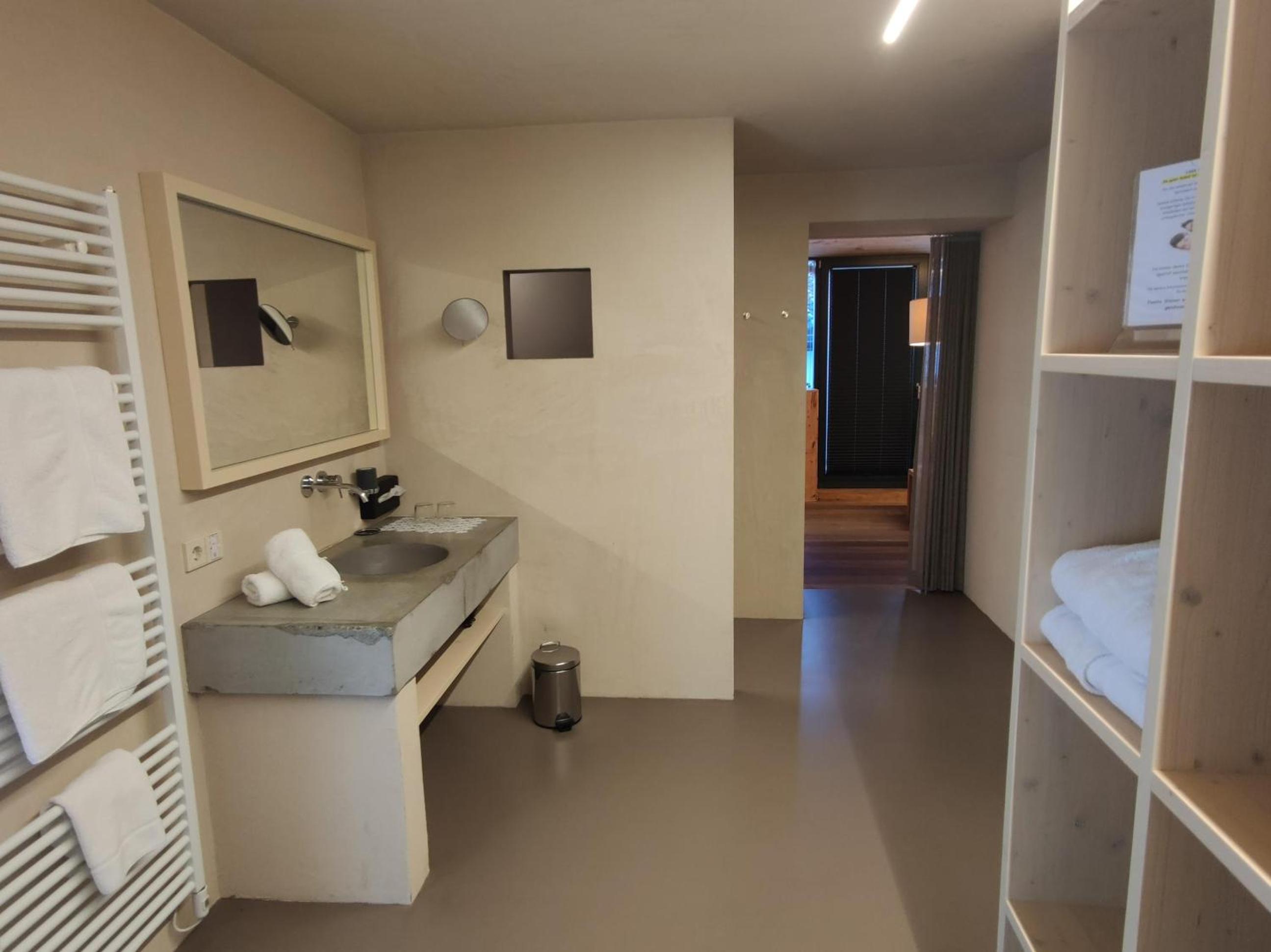 Standard Twin Room with Mountain View - Photo 4