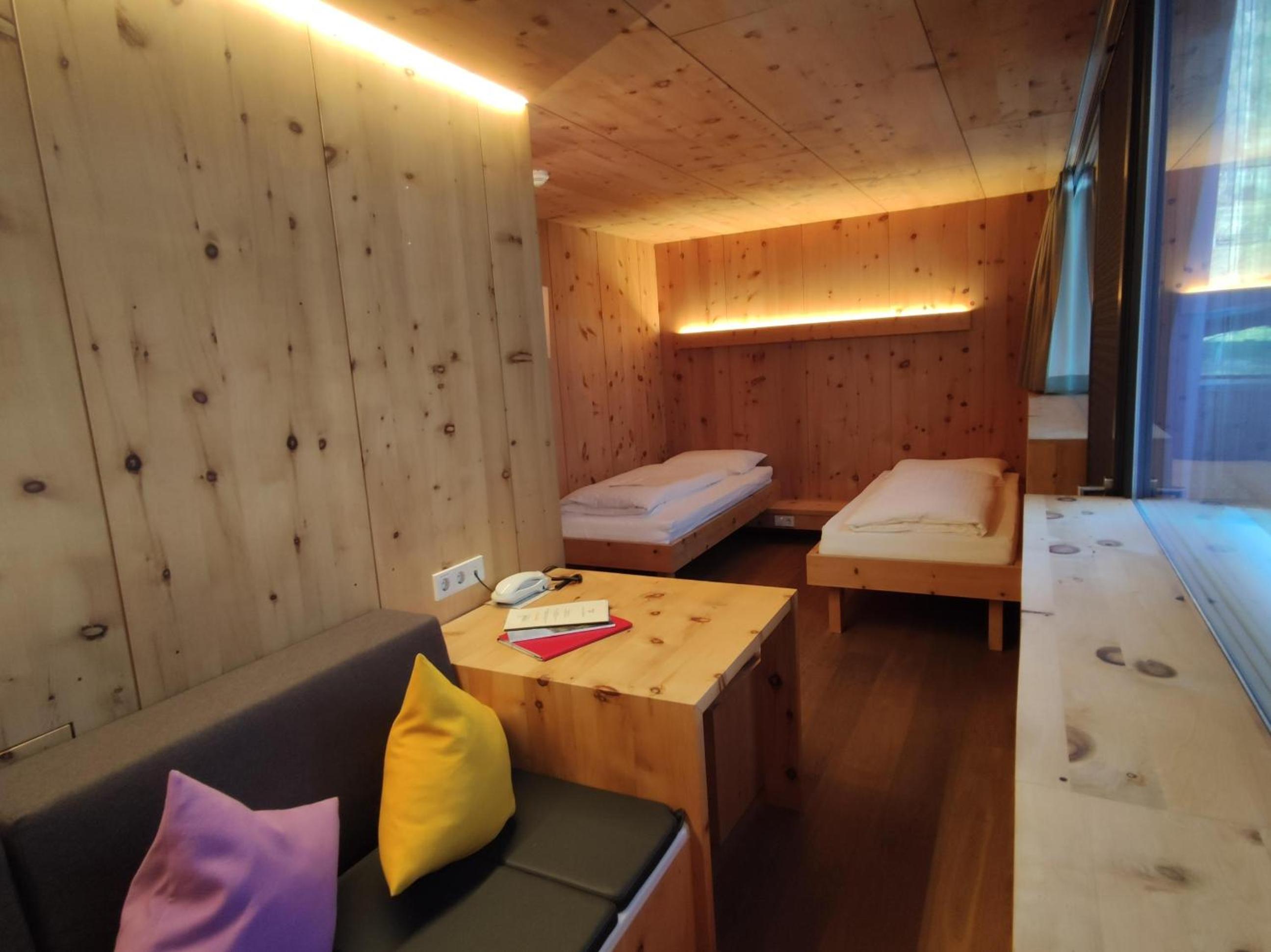 Standard Twin Room with Mountain View - Photo 3