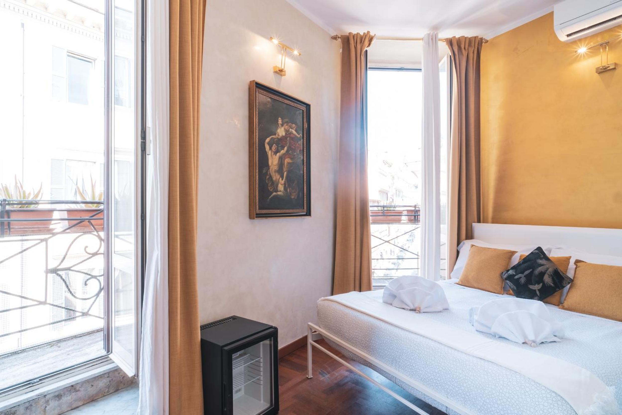 Deluxe Double Room with Balcony photo 3
