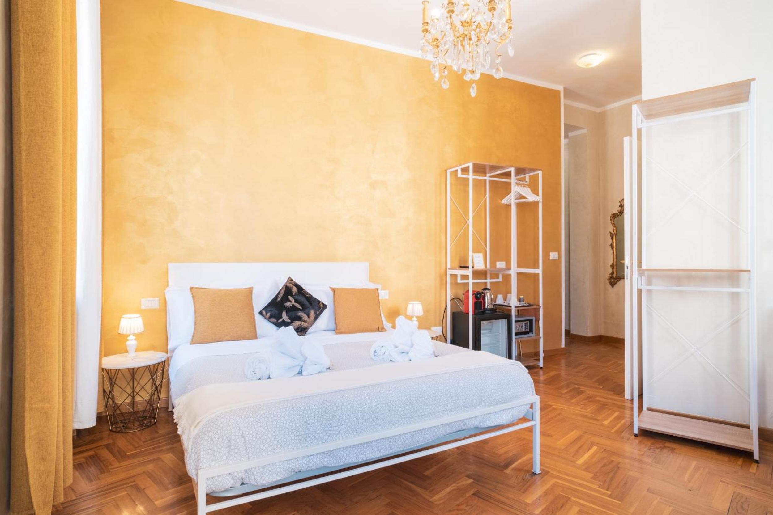 Deluxe Double Room with Balcony photo 1