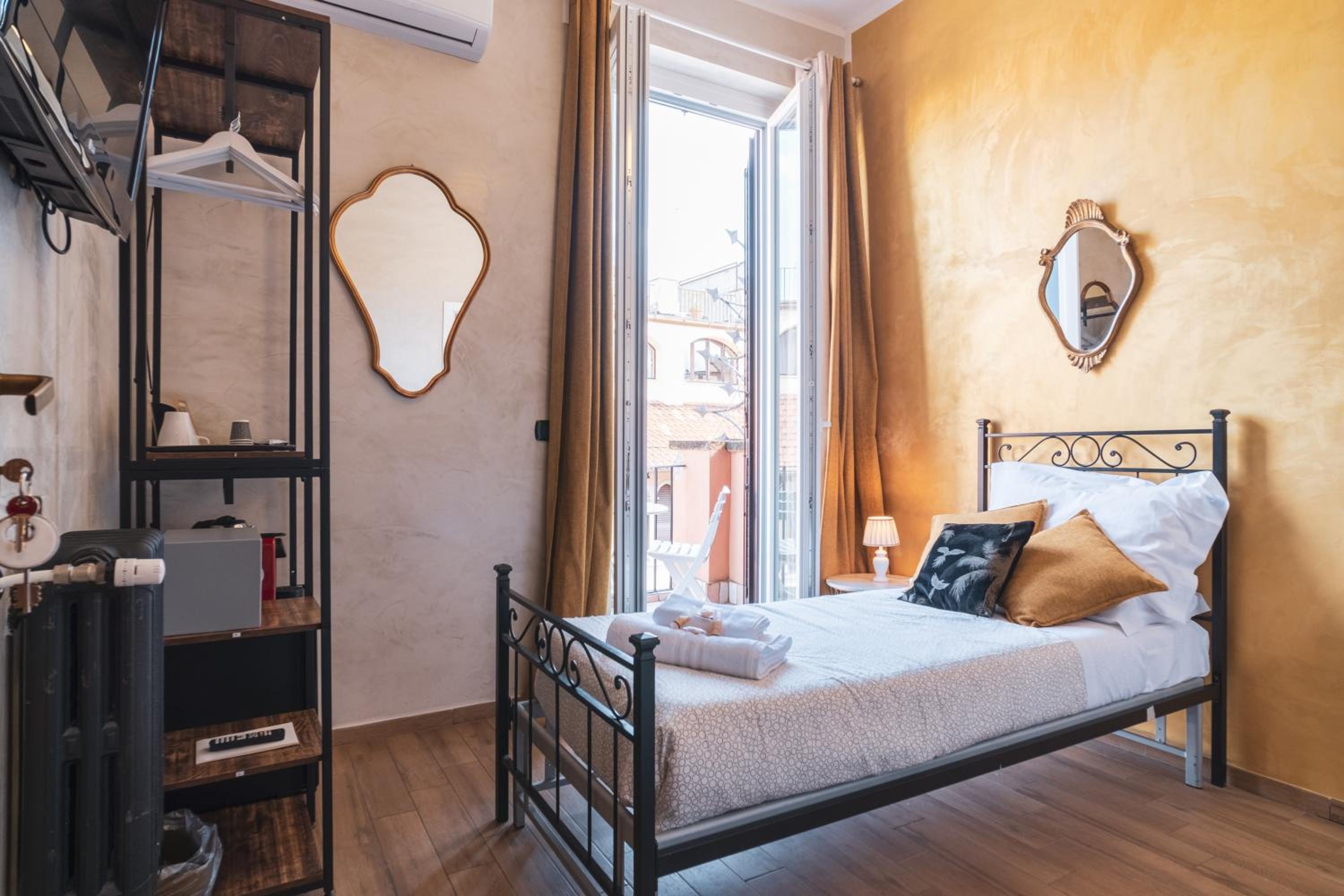Single Room with Balcony photo 1