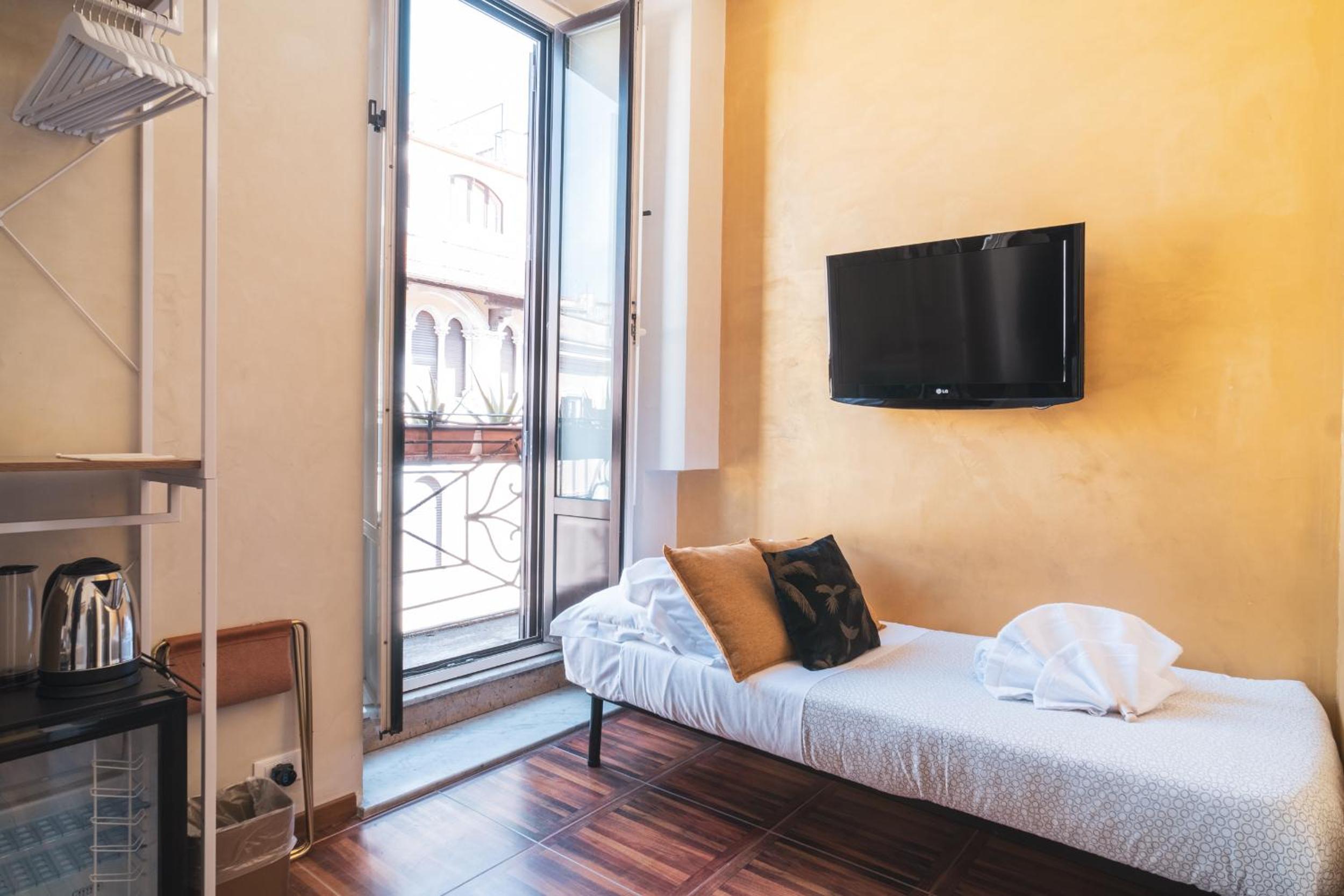 Deluxe Triple Room photo 3