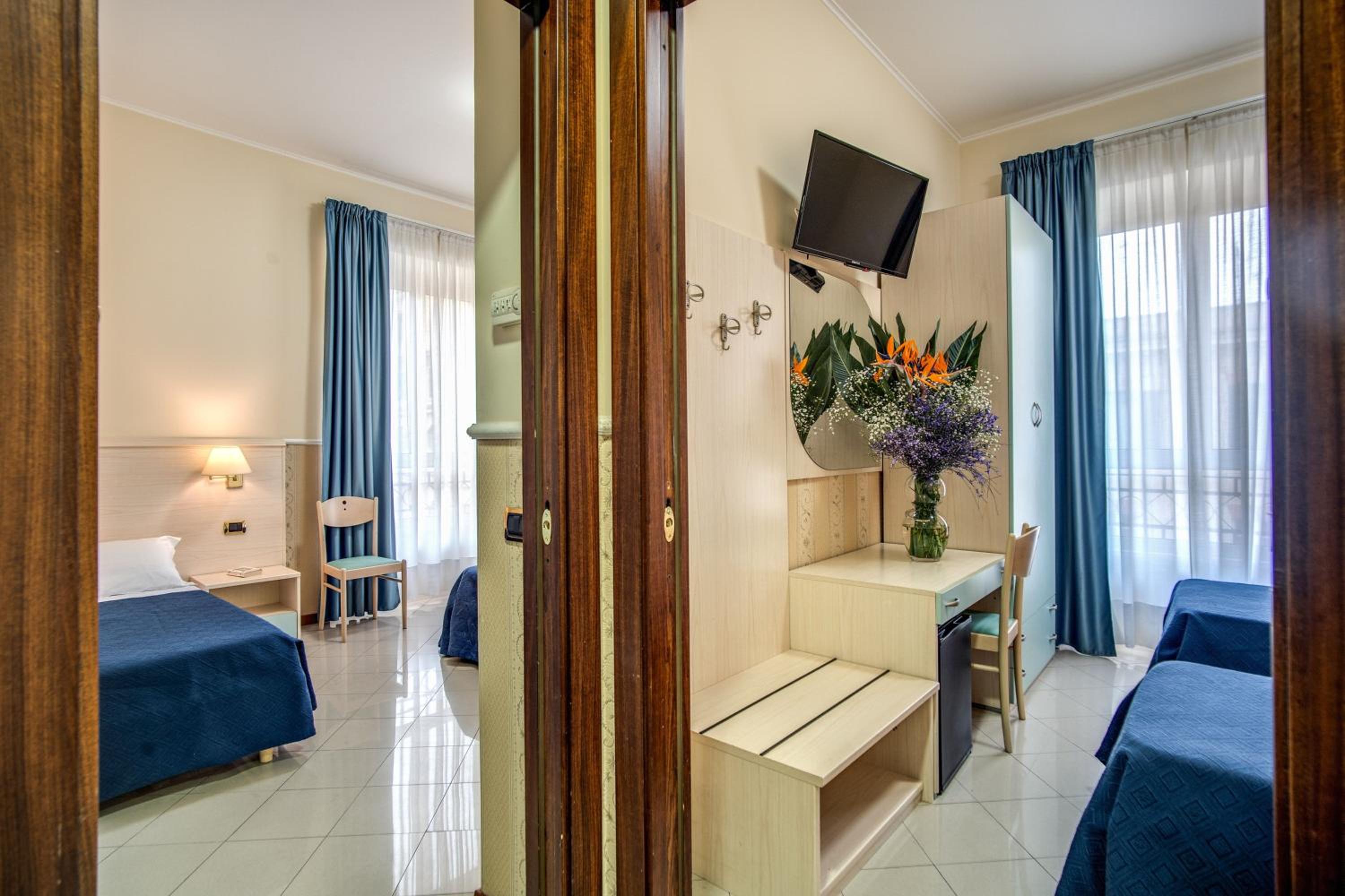 Classic Quadruple Room photo 2